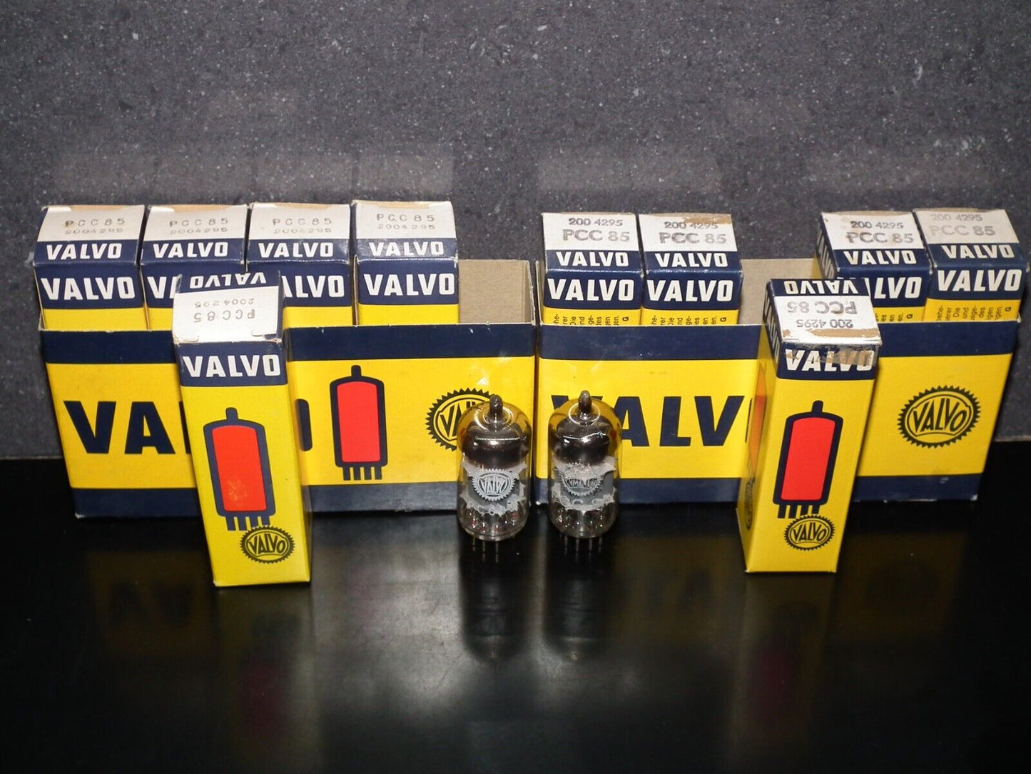 Ten (10 pcs) PCC85 Valvo 9AQ8 NOS NIB