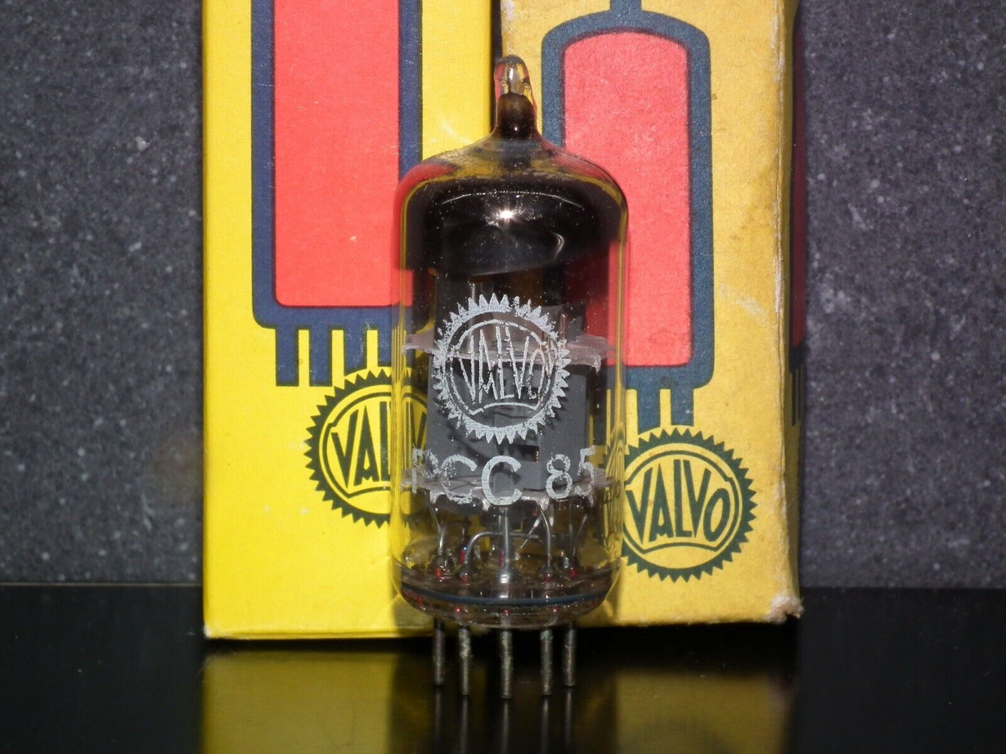 PCC85 Valvo NOS NIB RARE 9AQ8