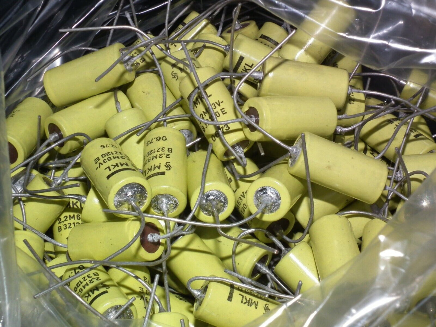 Four 4 NOS vintage Siemens MKL Capacitors 2.2mfd 63V Klangfilm West Germany 2u2