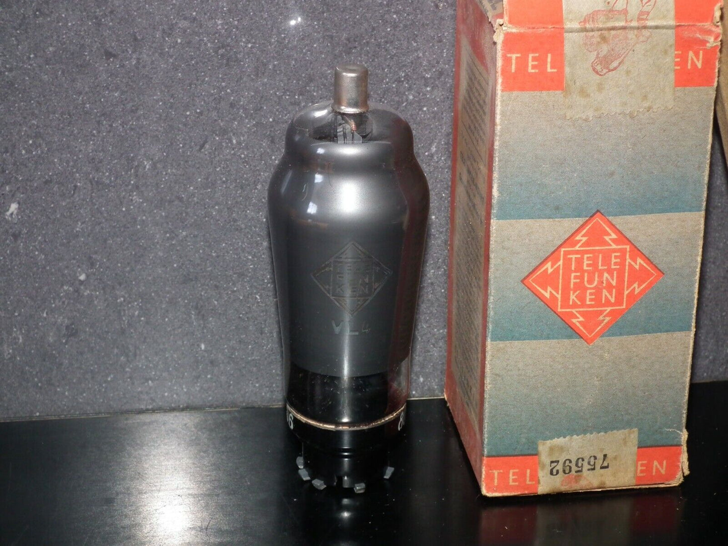 VL4 Telefunken NOS NIB tested 100%