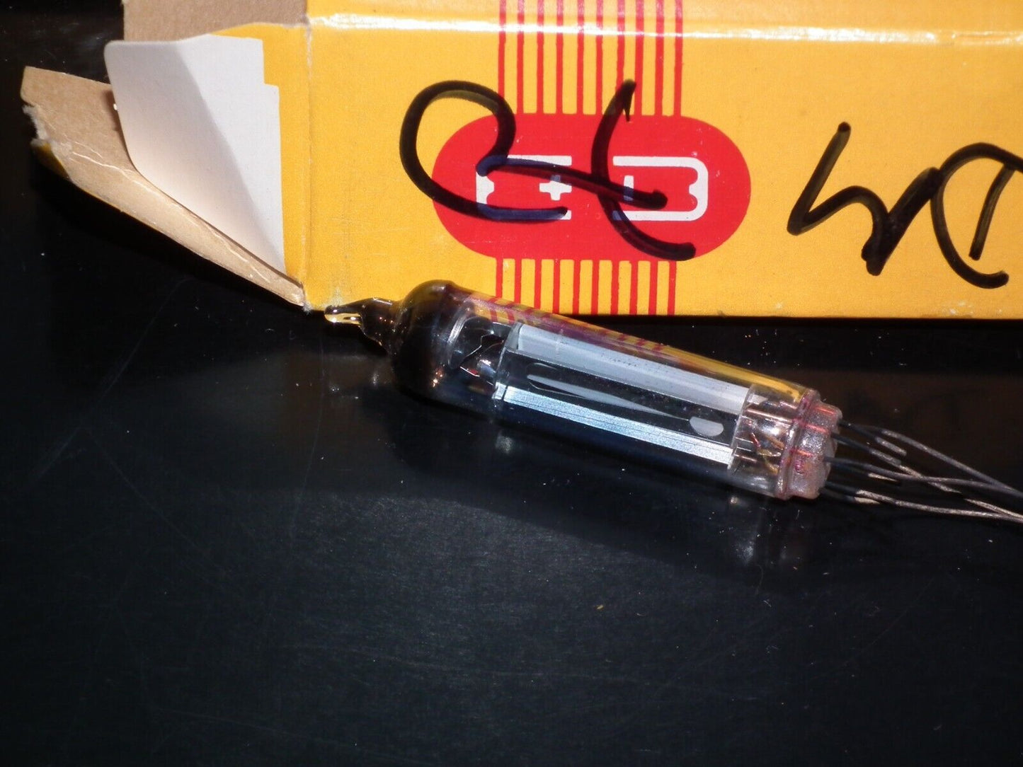One (1 pcs) PHILIPS DM70 NOS NIB Tube Tuning Indicator Magic Eye DM 70