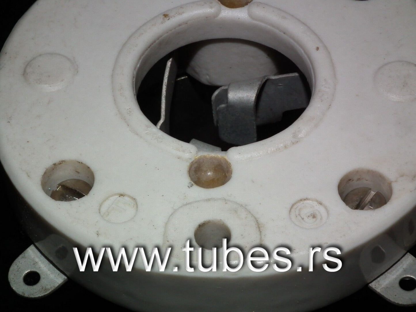 One VINTAGE 4 pin Jumbo Ceramic Socket
