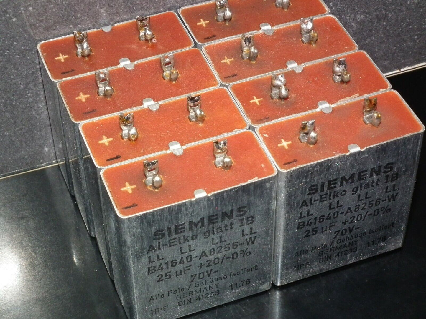 Two vintage Siemens electrolytic capacitors 25uF / 70V Klangfilm "Elyt glatt IB"