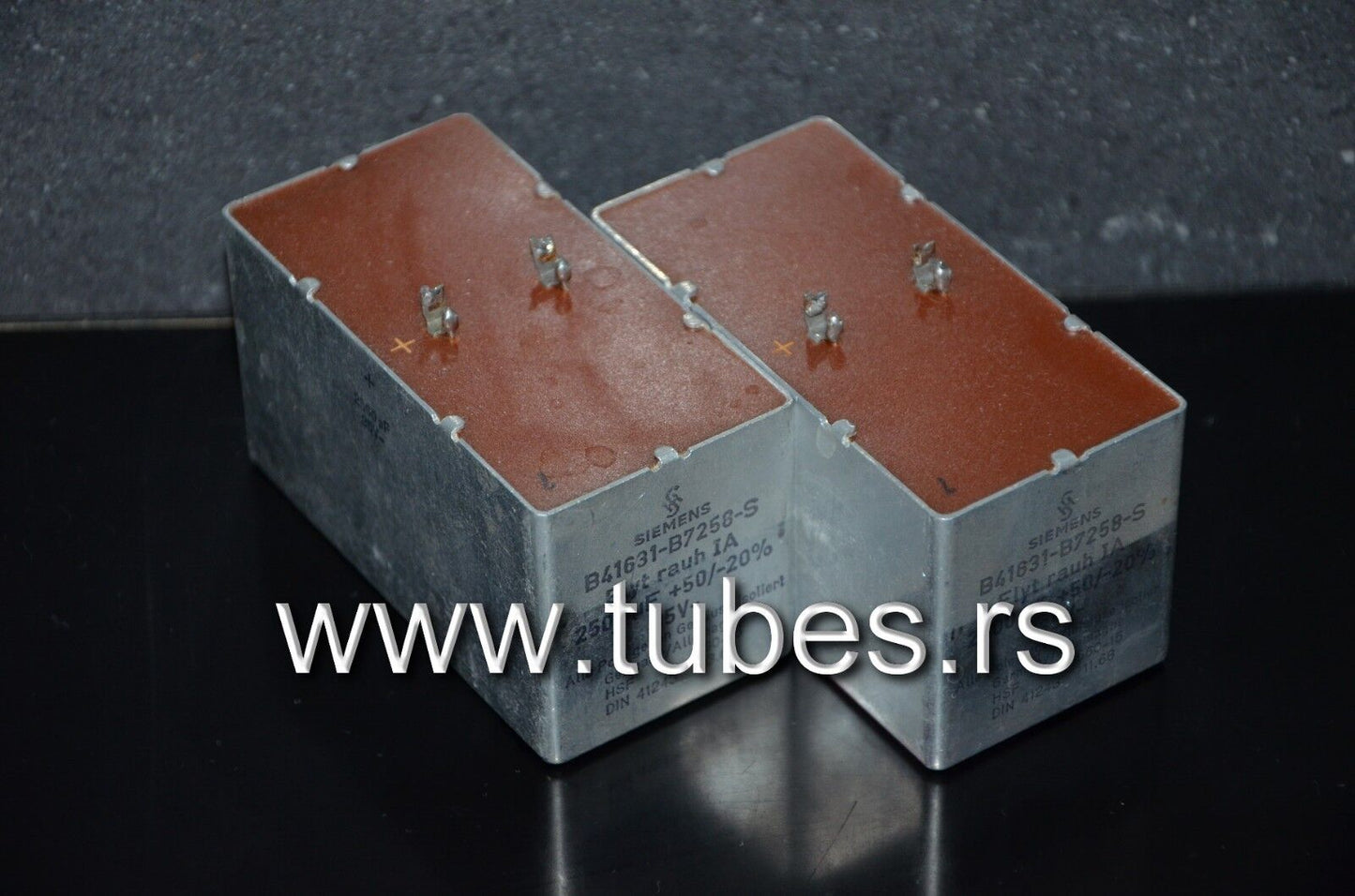 Two vintage Siemens electrolytic capacitors 2500uF / 35V Klangfilm, Germany
