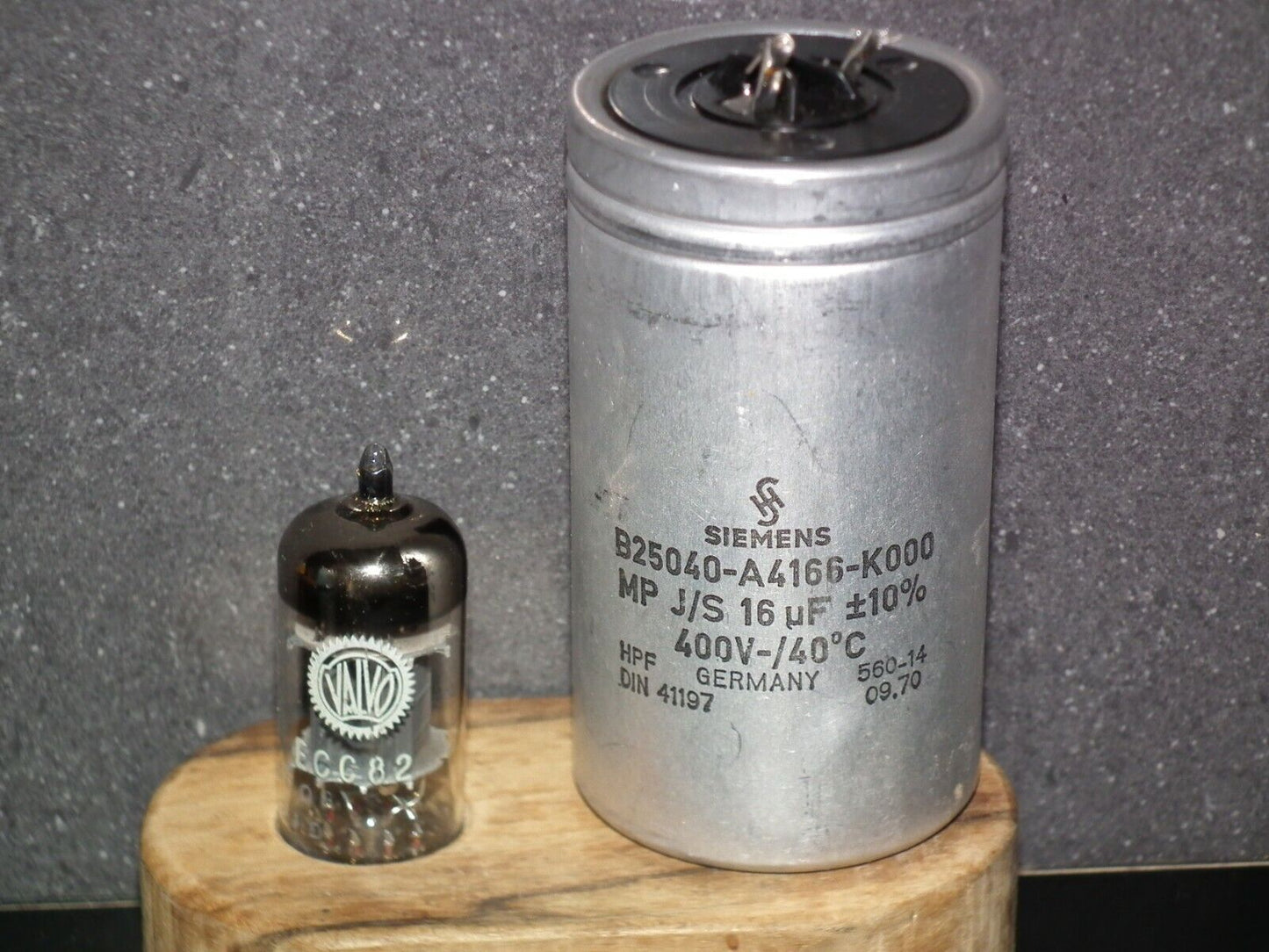 One vintage Siemens PIO capacitor 16u 400V Klangfilm Made in West Germany 1970