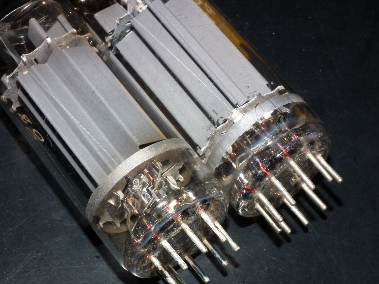 One (1 pcs) PL500 Philips Miniwatt NOS NIB RARE Early Version Heerlen Holland