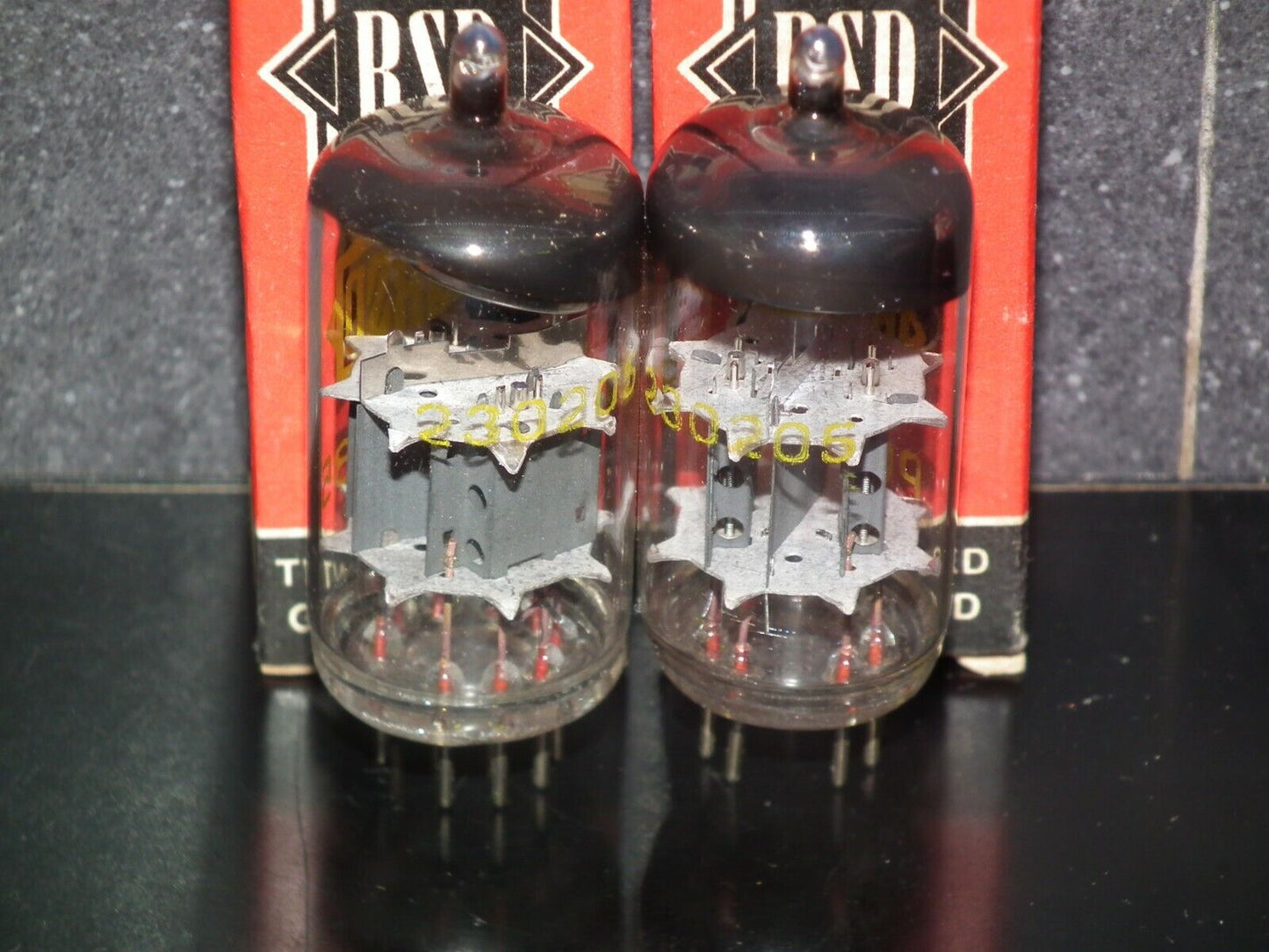 One (1 pcs) PCC85 RSD 9Q8 NIB Inclined Big Ring Getter Dark Flashing