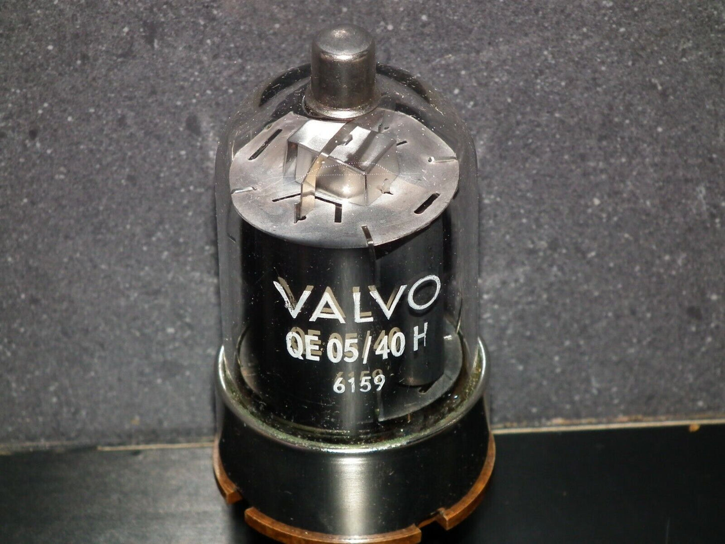 One (1 pcs) Valvo NOS NIB QE05/40H = 6159 tube (6146B with different heater V)