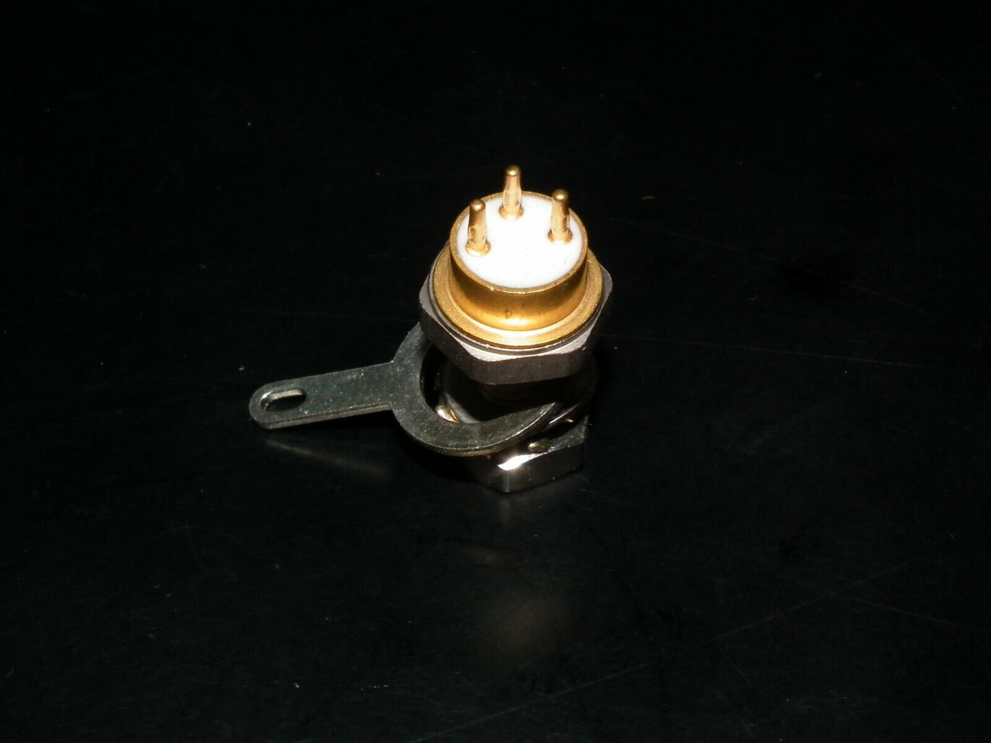 2N5070 SILICON NPN VHF POWER TRANSISTOR NOS With mounting parts