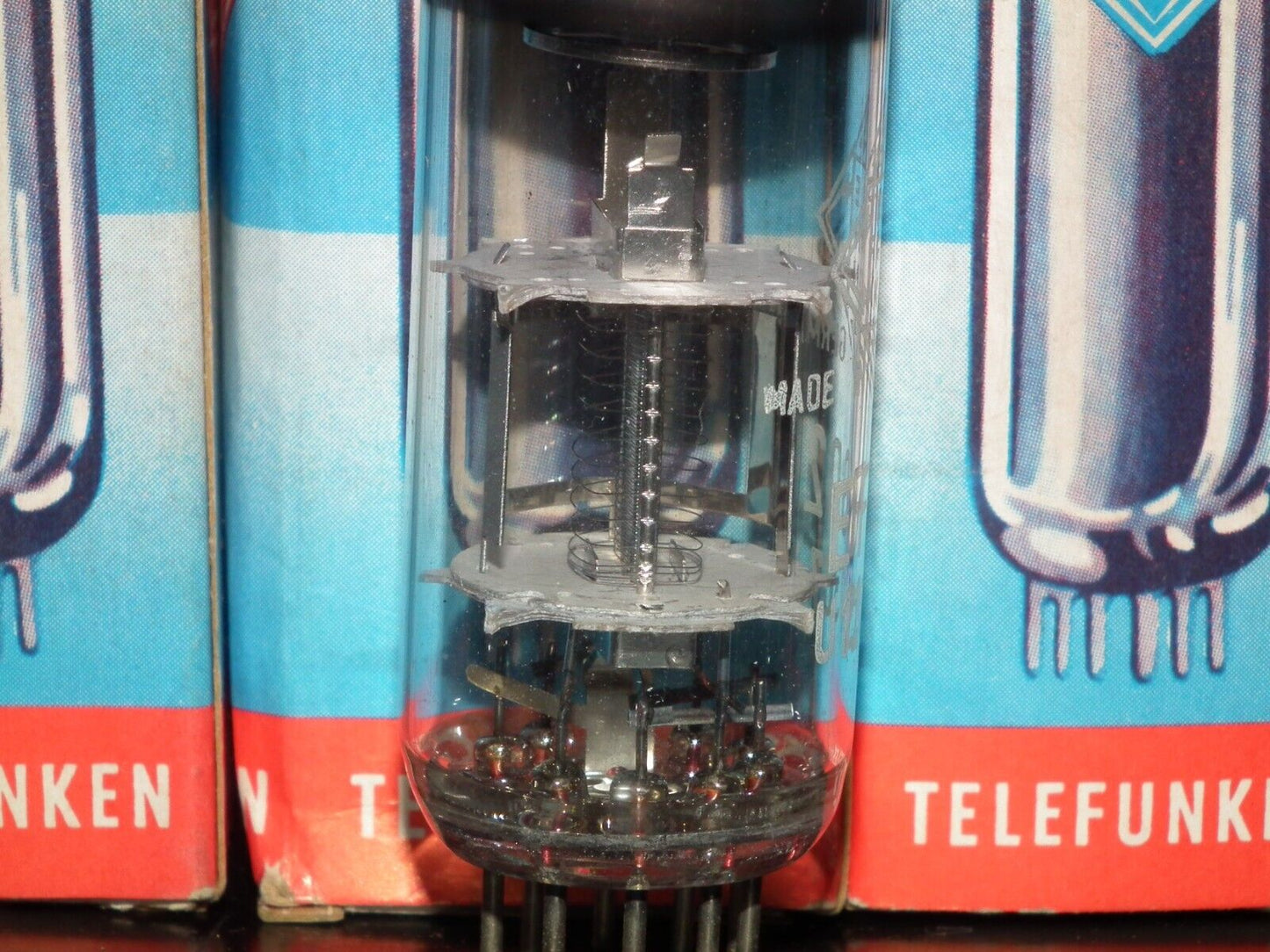 EF802 Telefunken Diamond Bottom NOS NIB (~EF800) Microphone Low Noise Pentode