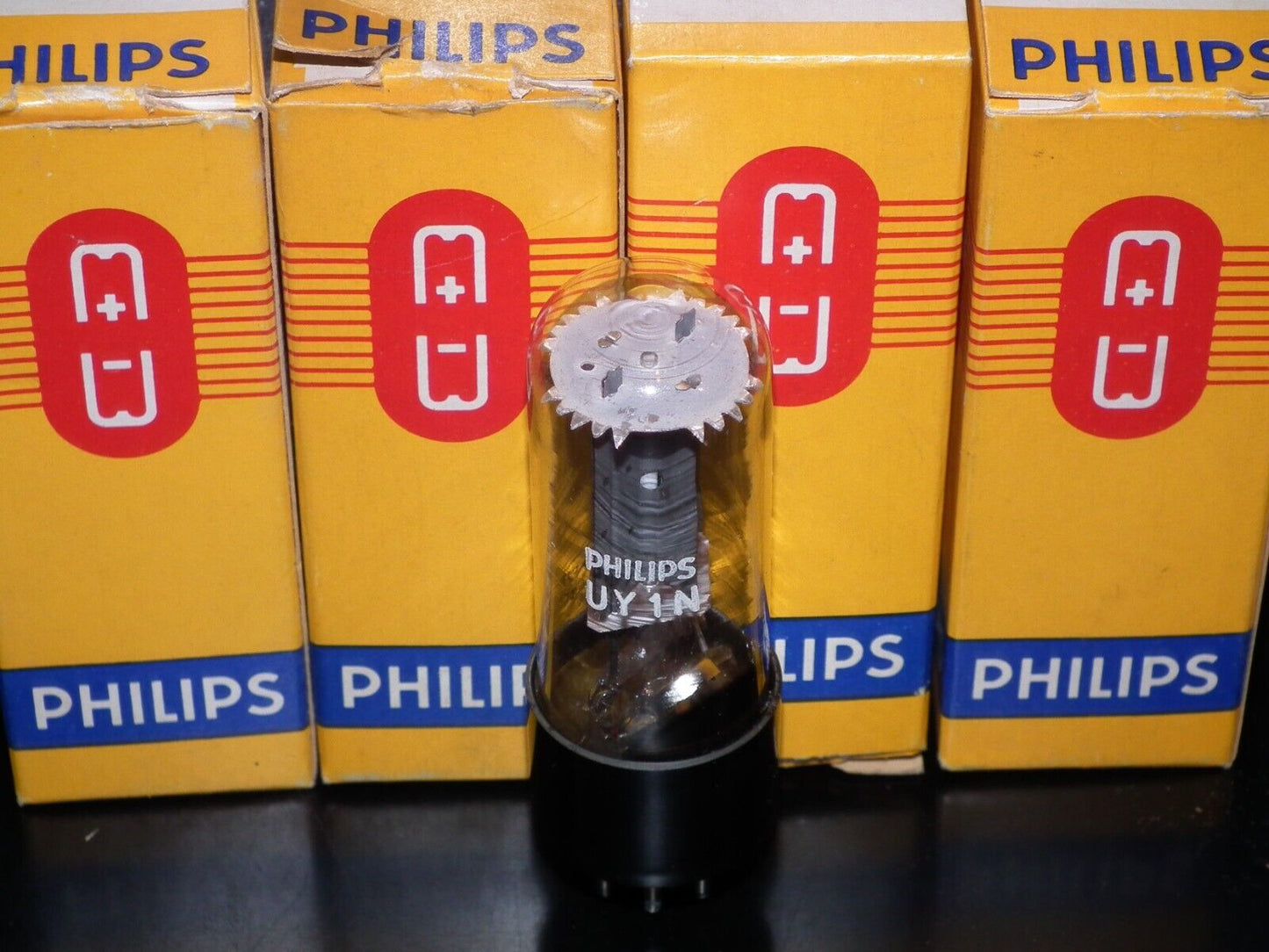 UY1N Philips NOS NIB