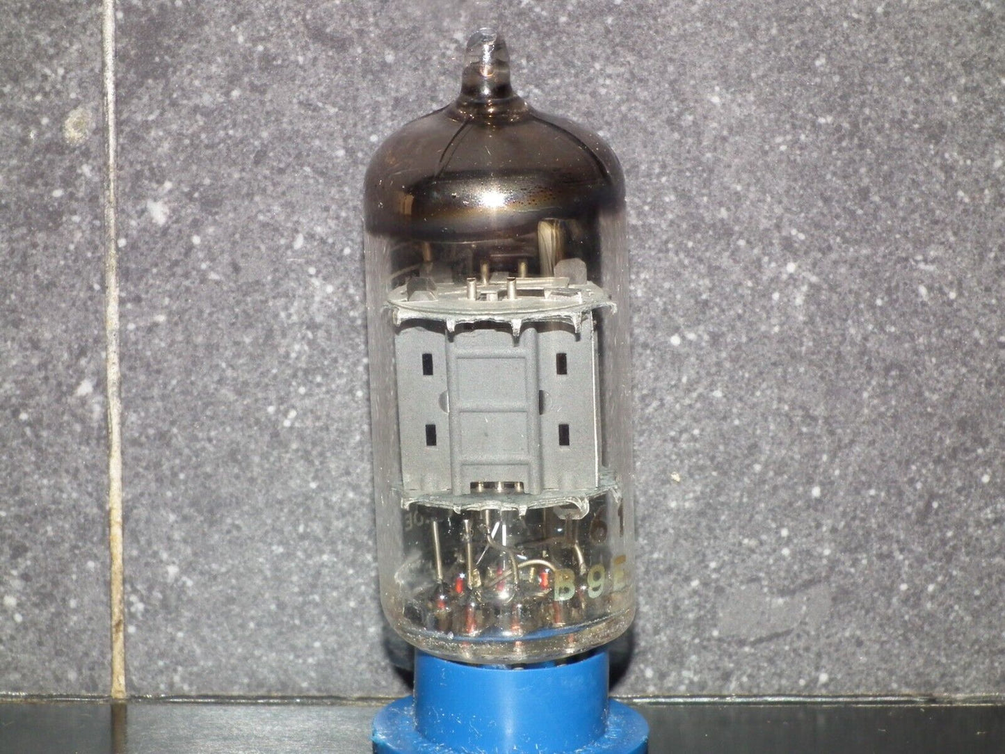 One (1 pcs) ECC83 Mullard 12AX7 NOS NIB