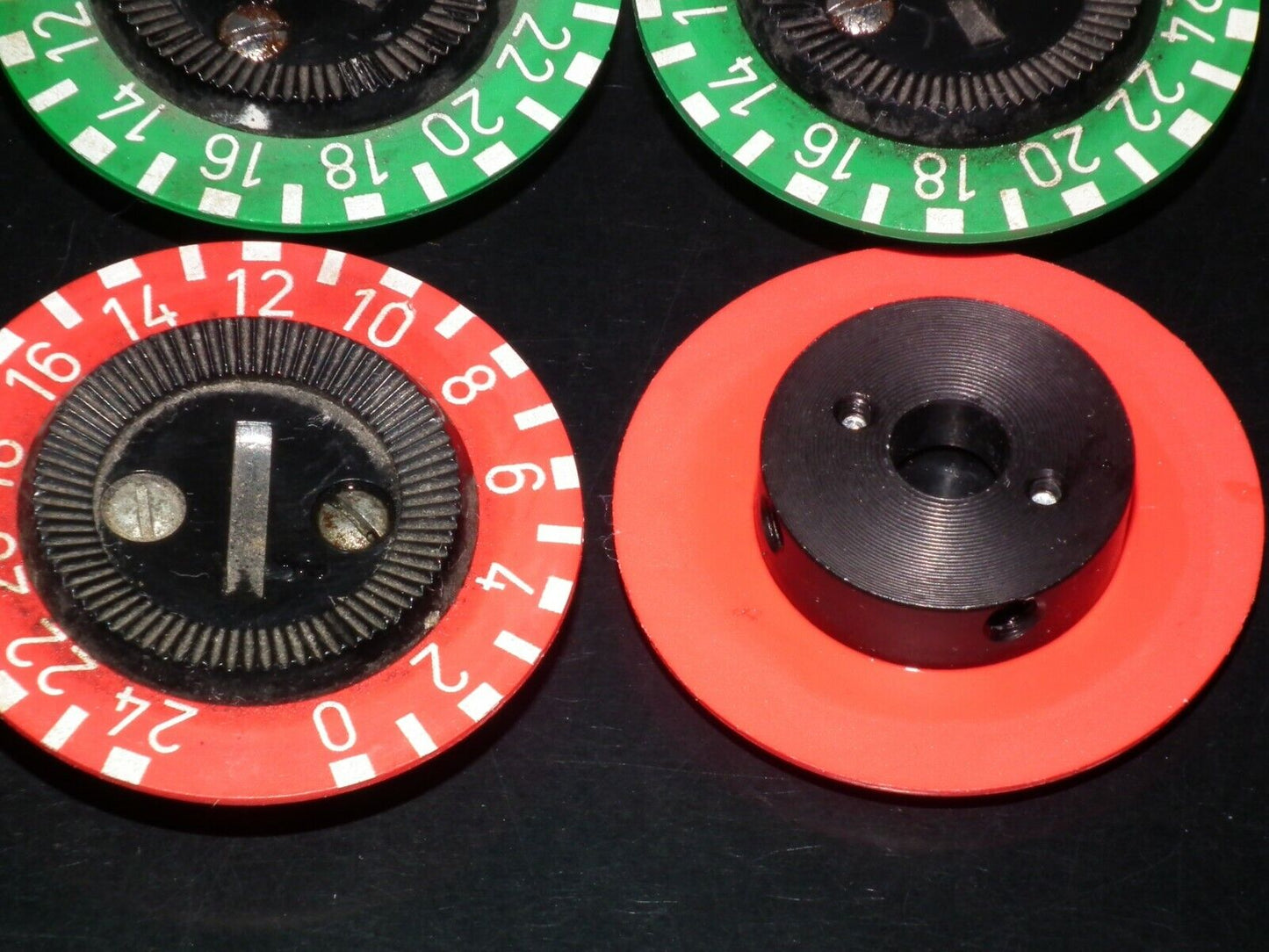 One (1 pcs) Vintage KNOB for 6mm shaft 0-24 Red Green Blue