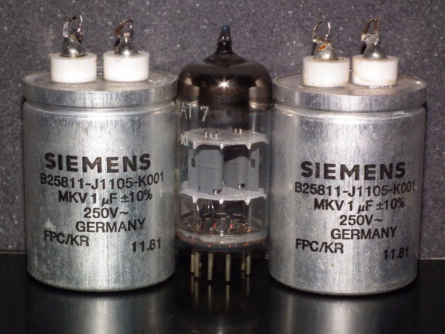 Two vintage MKV Capacitors 1mfd / 400V DC Siemens Klangfilm Hi End 1u 250V AC