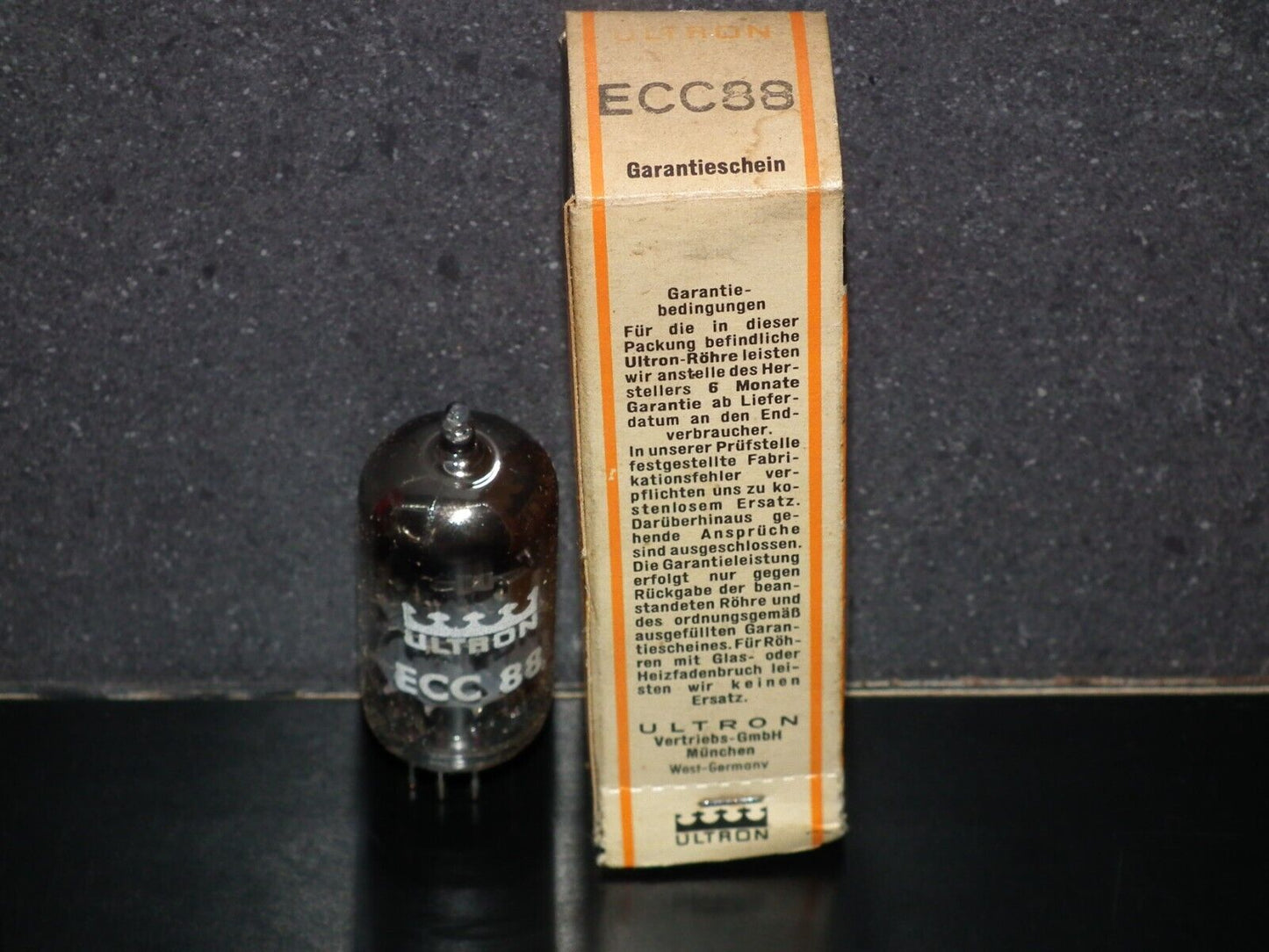 ECC88 Siemens Germany Rebranded ULTRON 6DJ8 NOS NIB