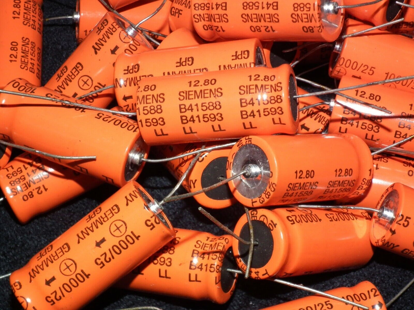 Four vintage NOS electrolytic capacitors 1000uF 25V Siemens W Germany Orange Can