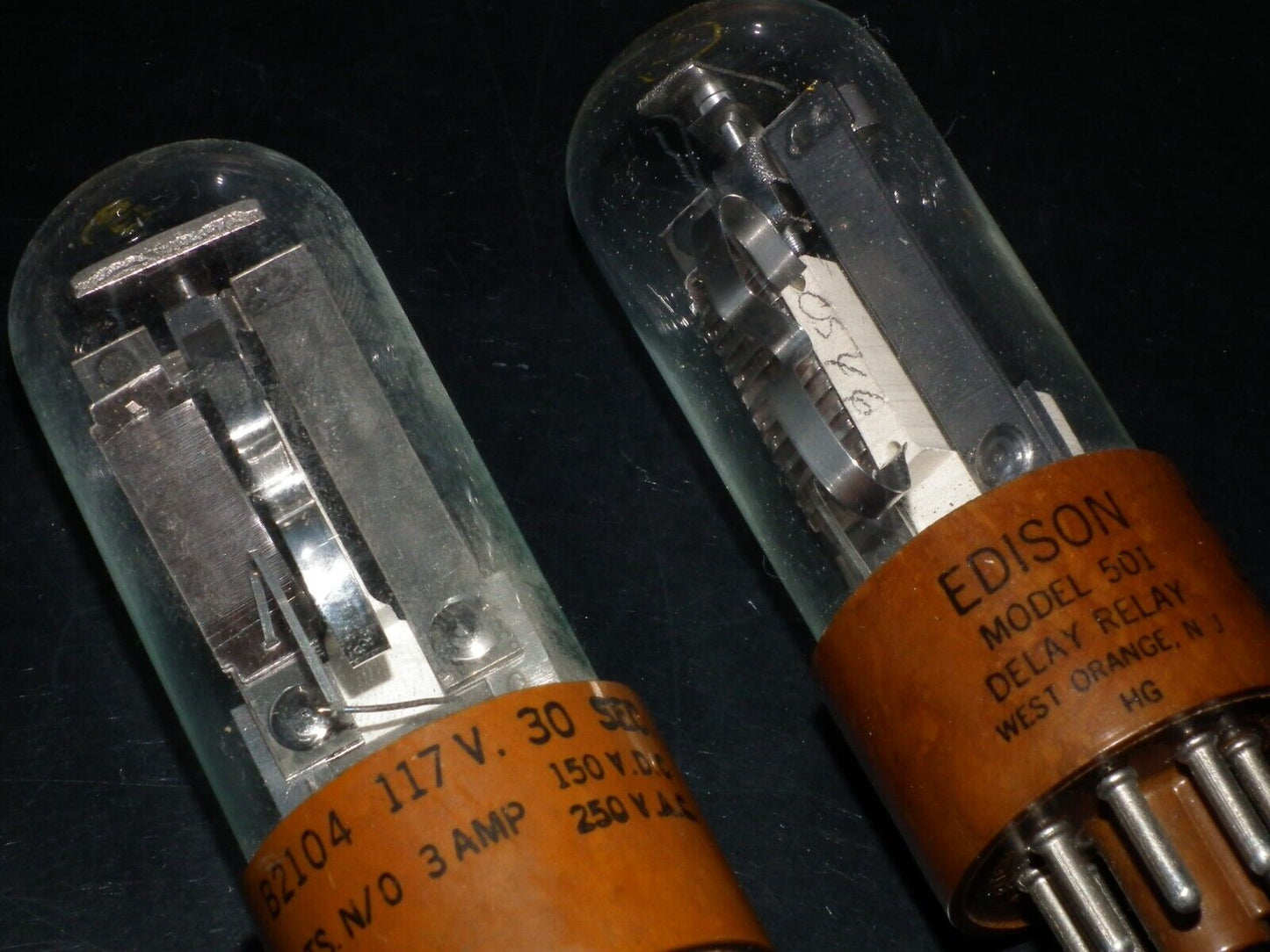 One (1 pcs) Edison 501 Delay relay Brown base As is!