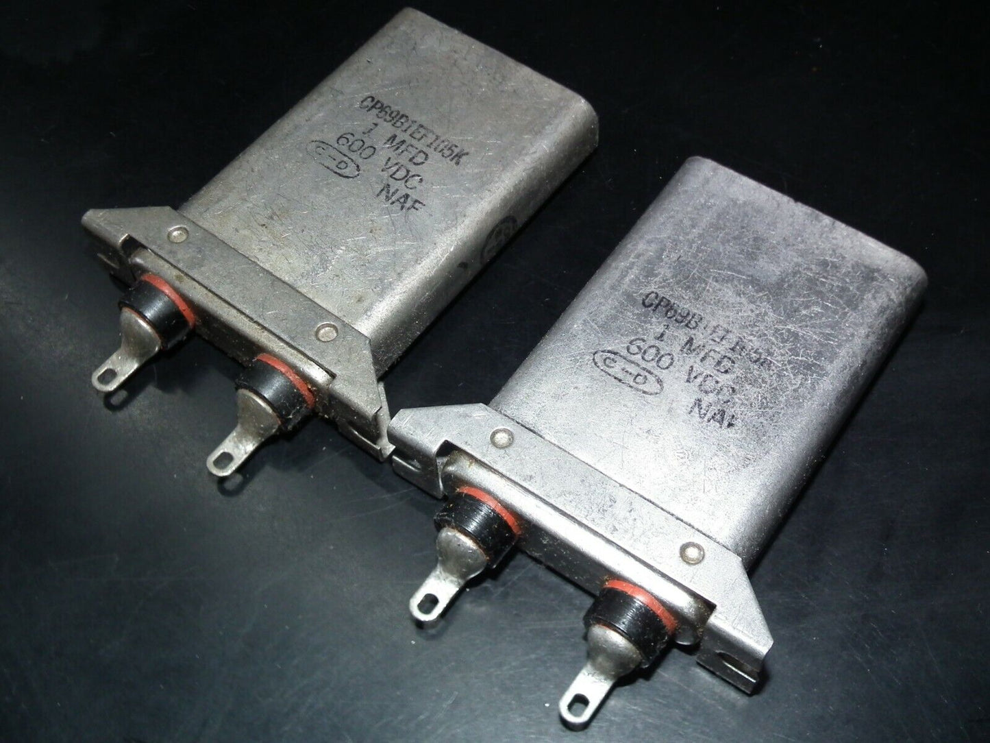 Two (2 pcs) NOS vintage PIO Capacitors 1u 600V Aerovox CP69B1EF105K