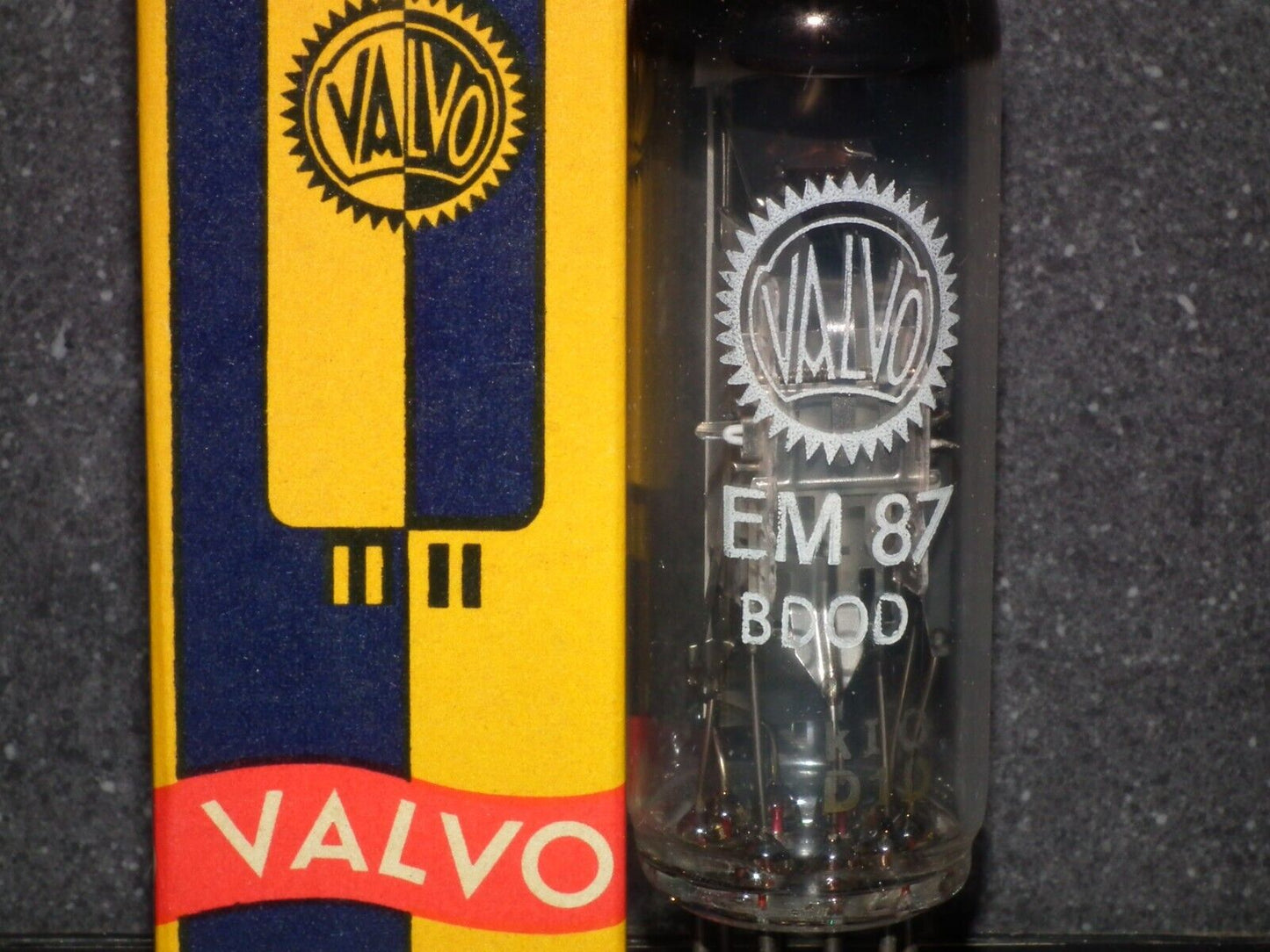 One (1 pcs) EM87 Valvo NOS NIB Tuning Indicator Tube Magic Eye