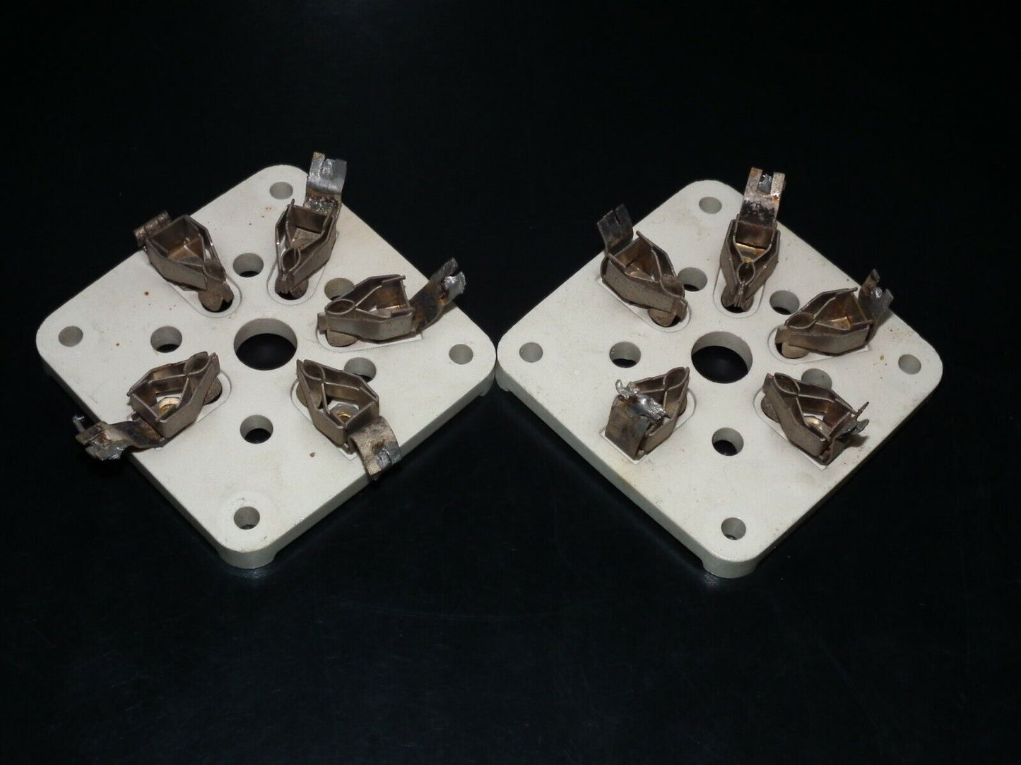 Vintage Used Ceramic Socket 5 pins for tubes QB 3/300 RS1007 TB2,5/400 TB3/750