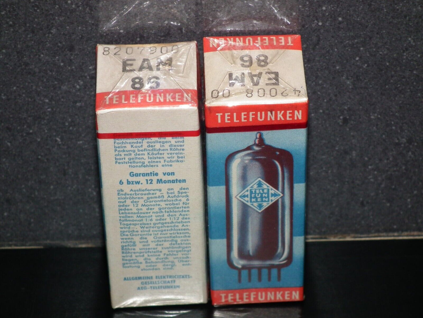 One (1 pcs) EAM86 Telefunken diamond bottom 6GX8 NOS NIB Sealed Boxes