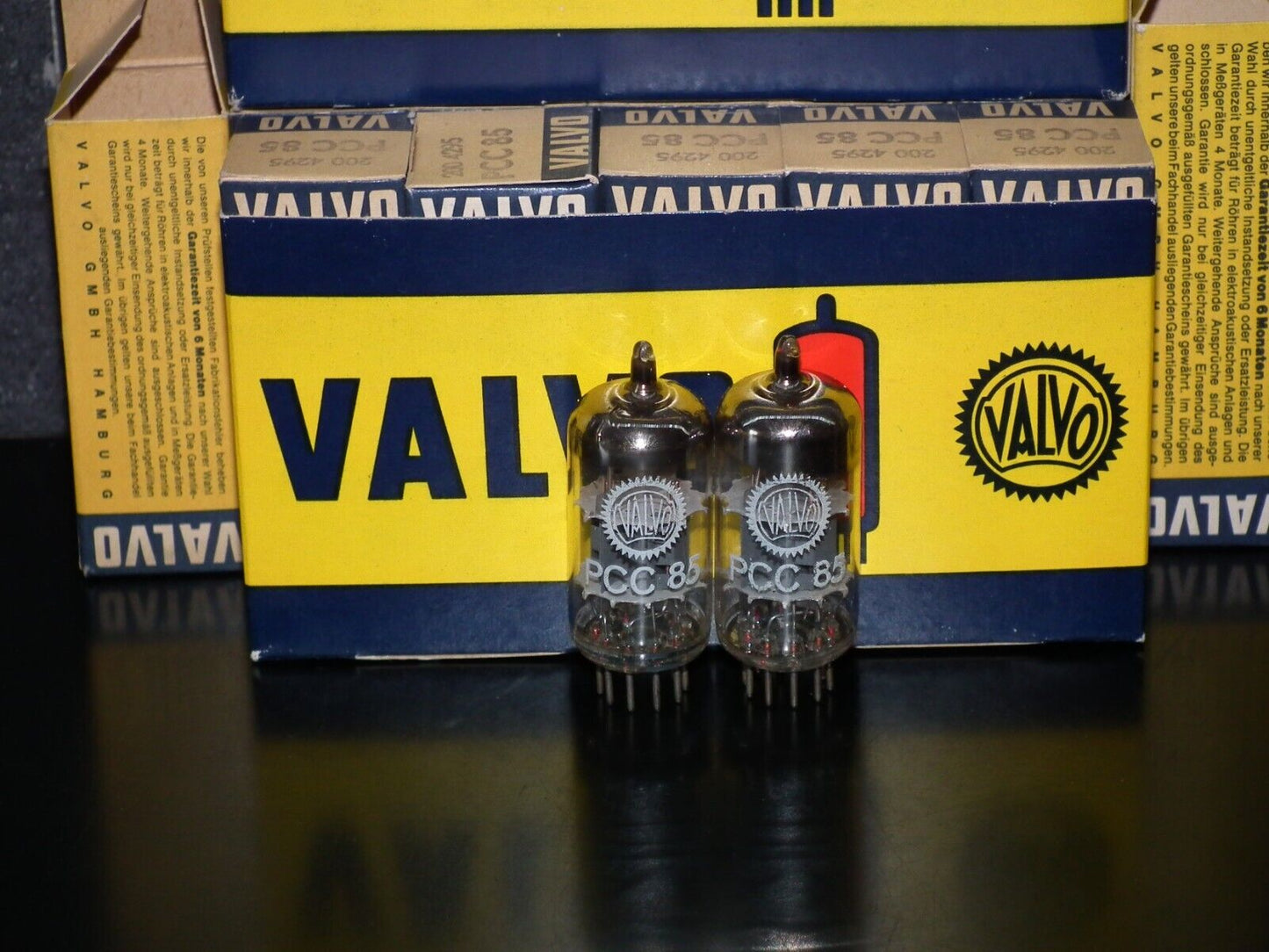 One PCC85 Valvo 9AQ8 NOS NIB