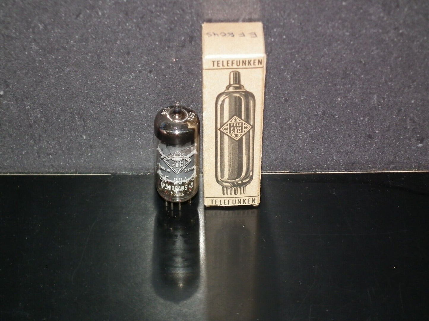 EF804S Telefunken NOS NIB Low Noise Diamond Bottom Old Type B&W Box