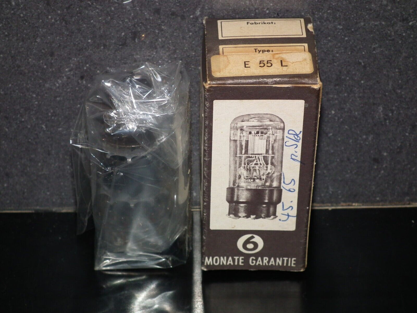 E55L Mullard 8233 NOS NIB Gold Pins Black Anode - Carbonized Nickel
