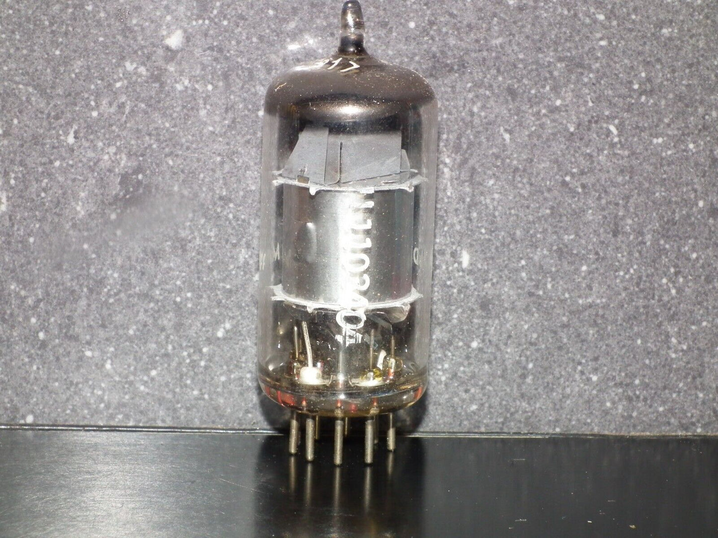 One (1 pcs) EF86 Telefunken 6267 NOS NIB Tested 100% Low Noise No Microphonics