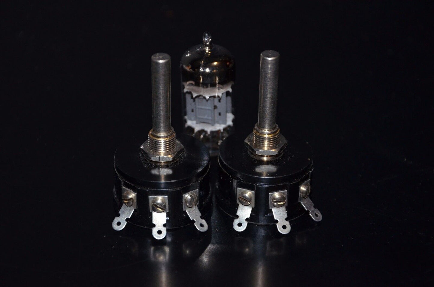 Two (2) NOS Colvern vintage wire wound potentiometers 100 Ohm 3W CLR.3001/22