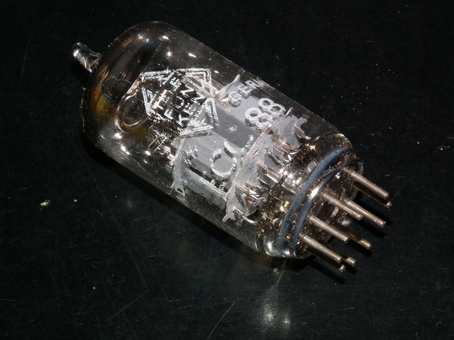 ECC88 Telefunken 6DJ8 NOS NIB balanced sections, low noise, diamond bottom