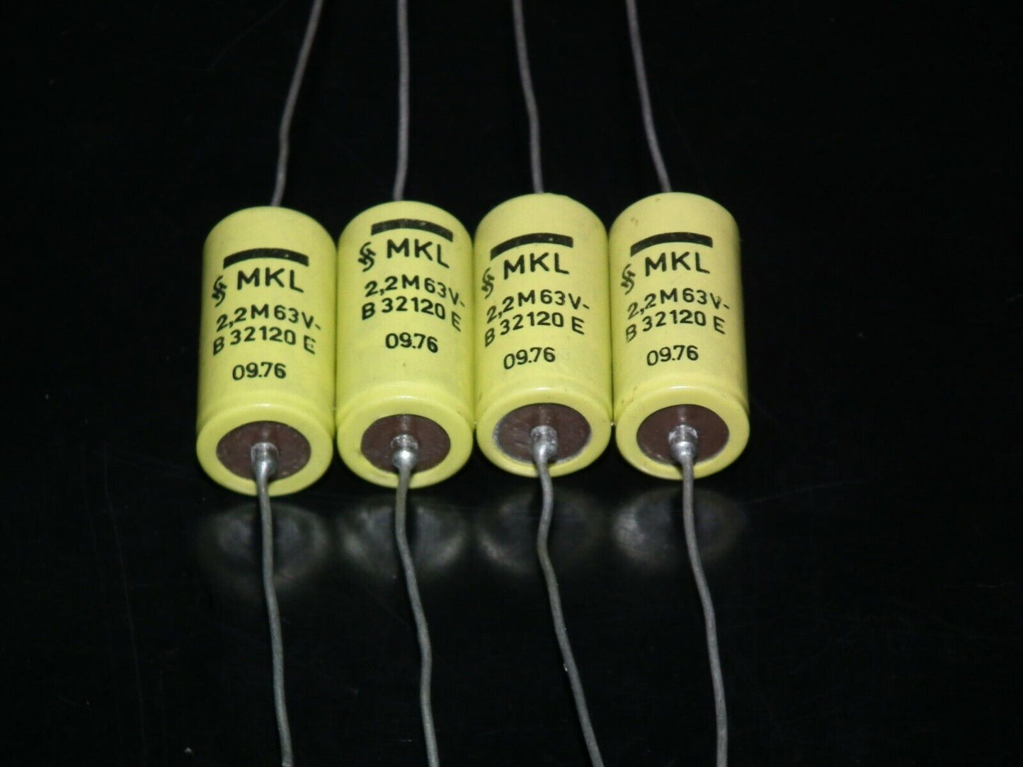 Four 4 NOS vintage Siemens MKL Capacitors 2.2mfd 63V Klangfilm West Germany 2u2