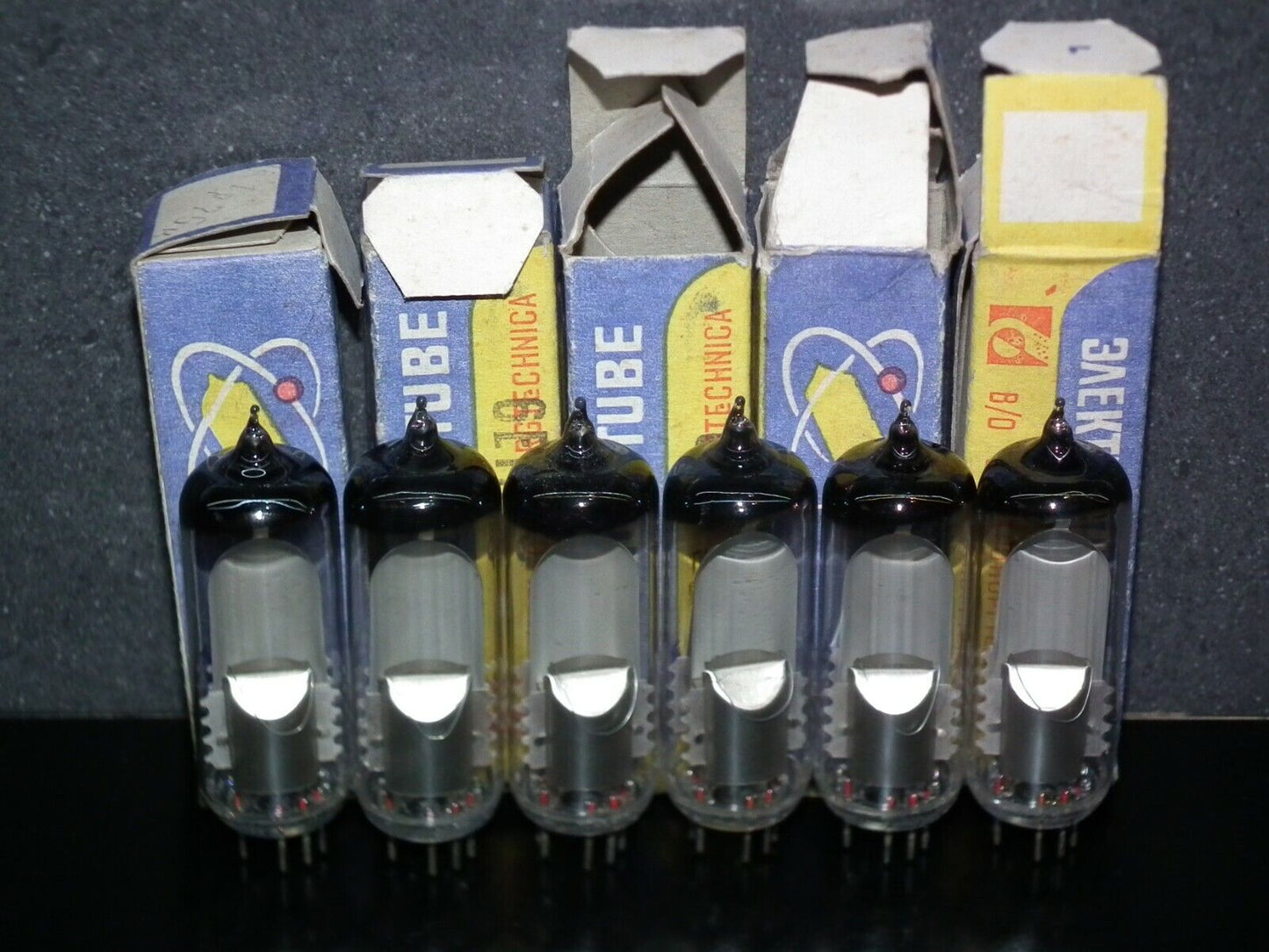 One (1 pcs) Reflektor EM80 6E1P tuning eye tube Made in 1982 Magic Eye Indicator