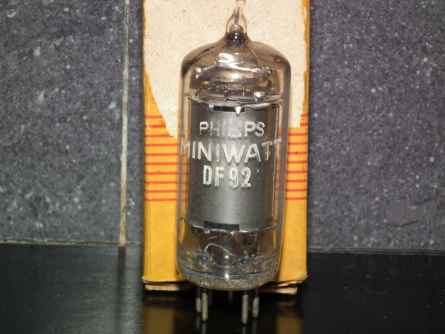 DF92 Philips 1L4 Radio Receiver Tube NOS NIB Old type square getter tube radio