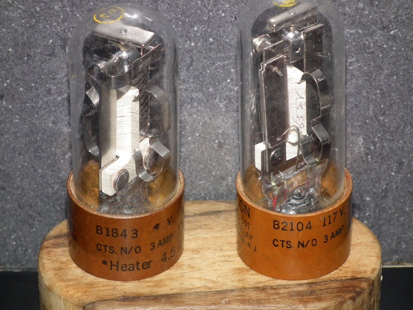 One (1 pcs) Edison 501 Delay relay Brown base As is!
