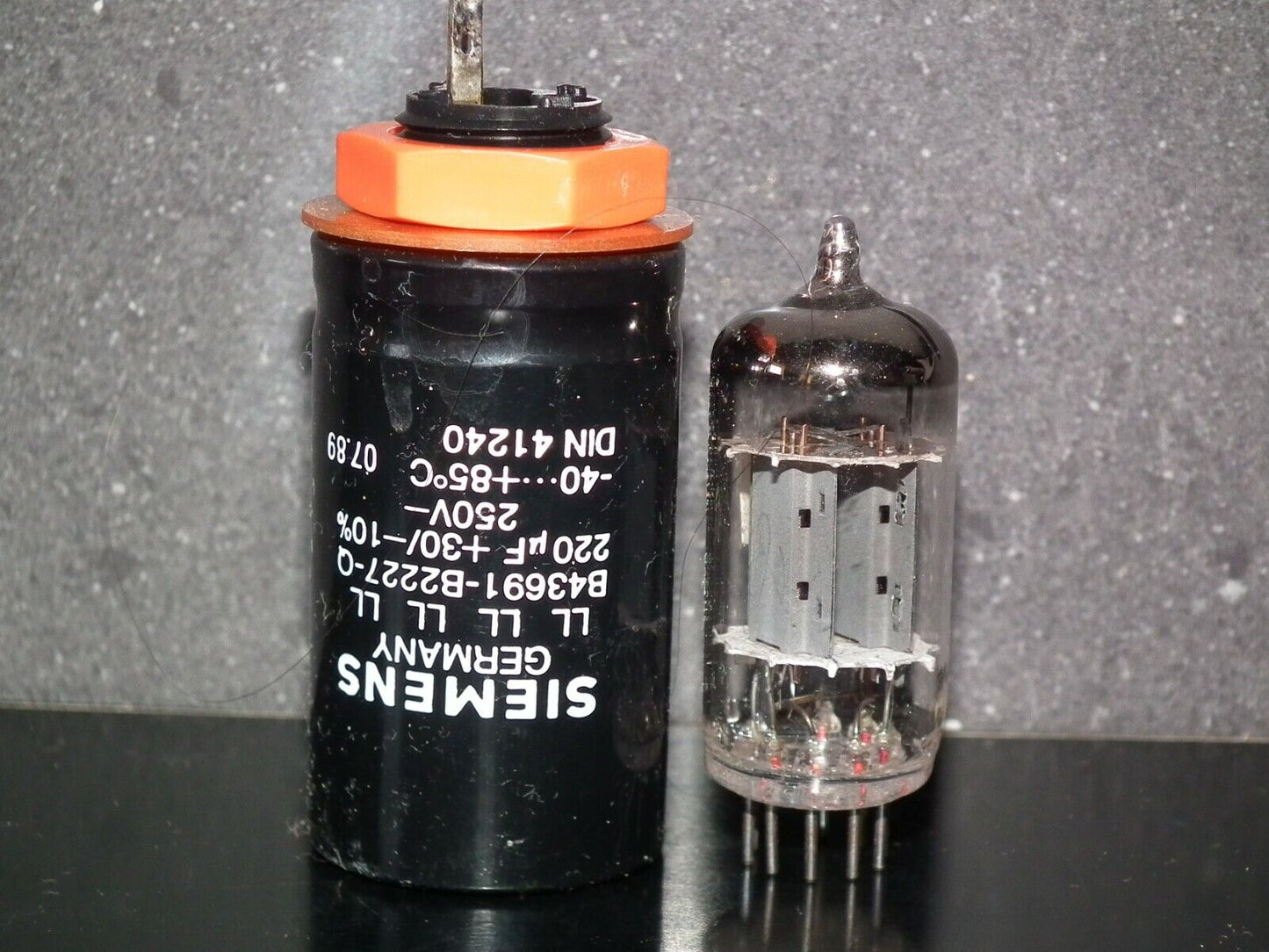 Vintage electrolytic capacitor 220uF 250V Siemens West Germany 1989 Long Life