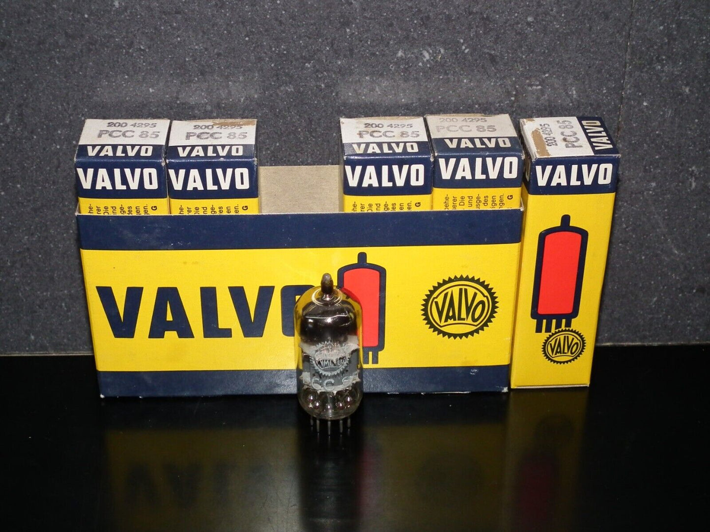 Ten (10 pcs) PCC85 Valvo 9AQ8 NOS NIB