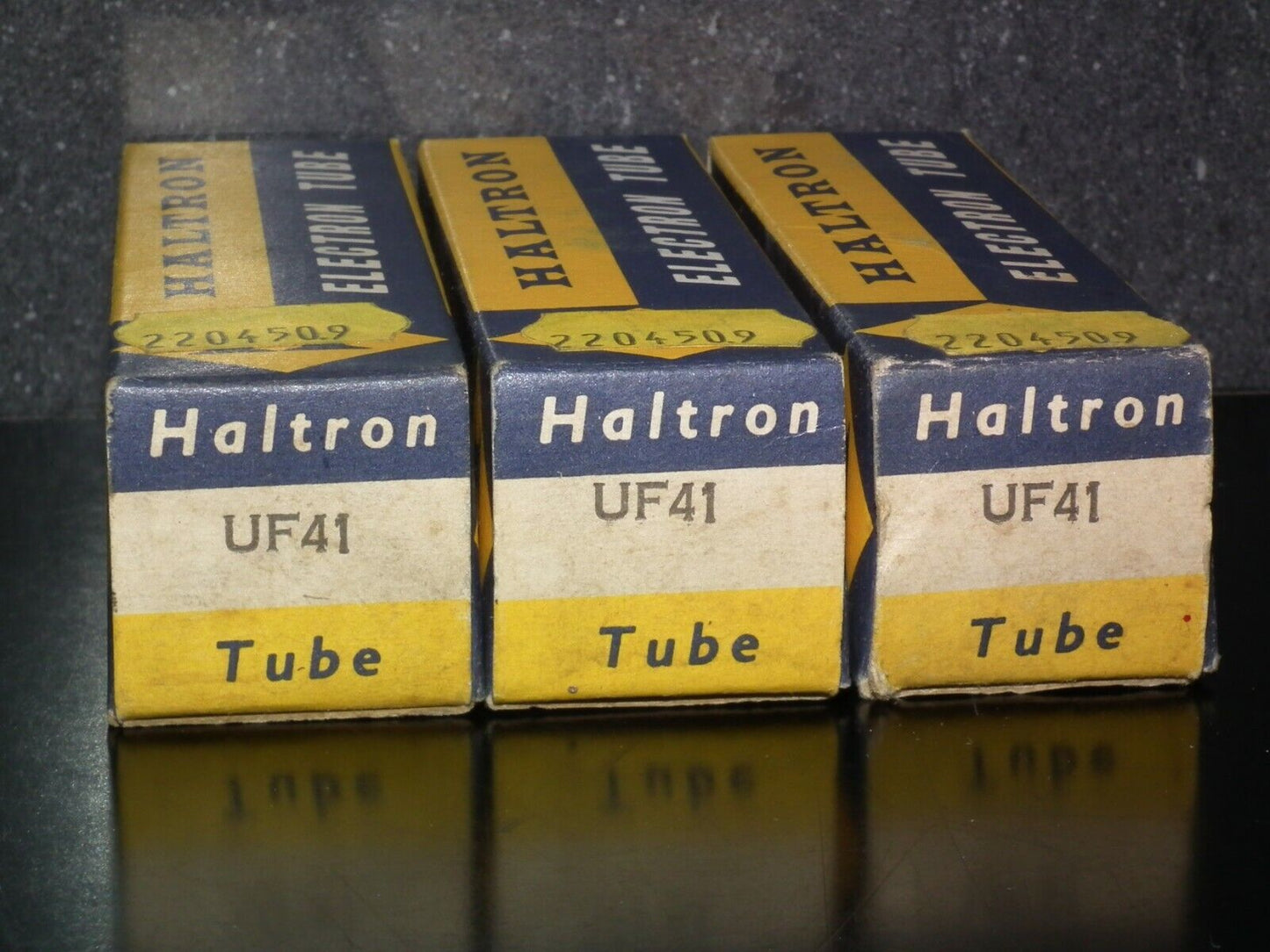 UF41 Haltron Radio Receiver Tube NOS NIB Old Europe tube radio from 60s