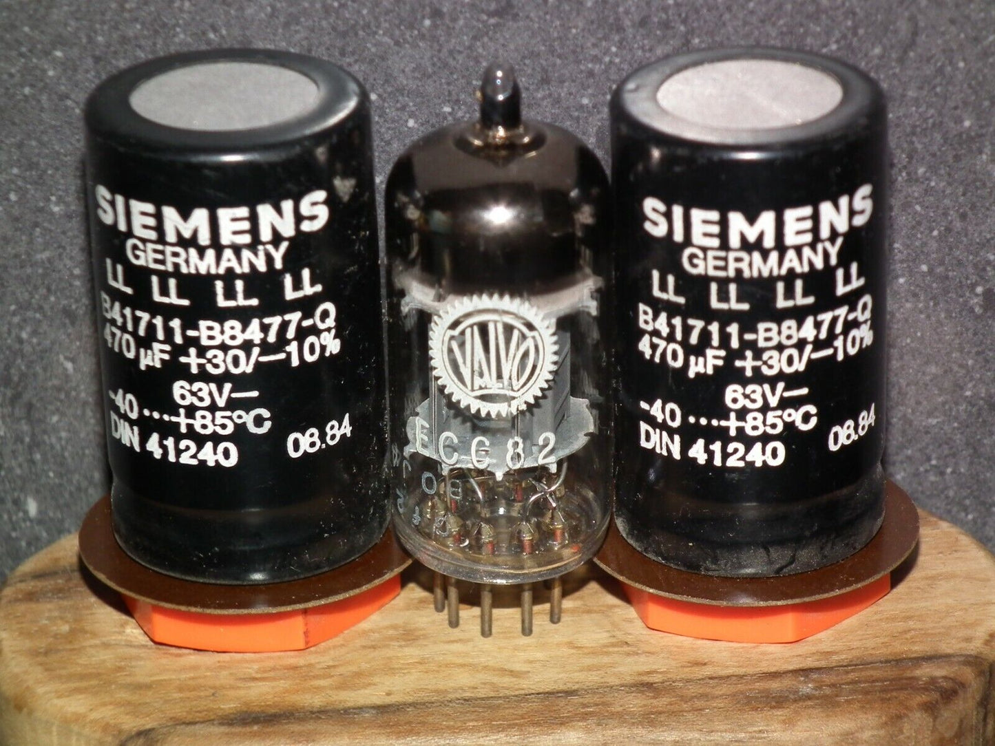 Two vintage Siemens electrolytic capacitors 470uF / 63V West Germany 1984