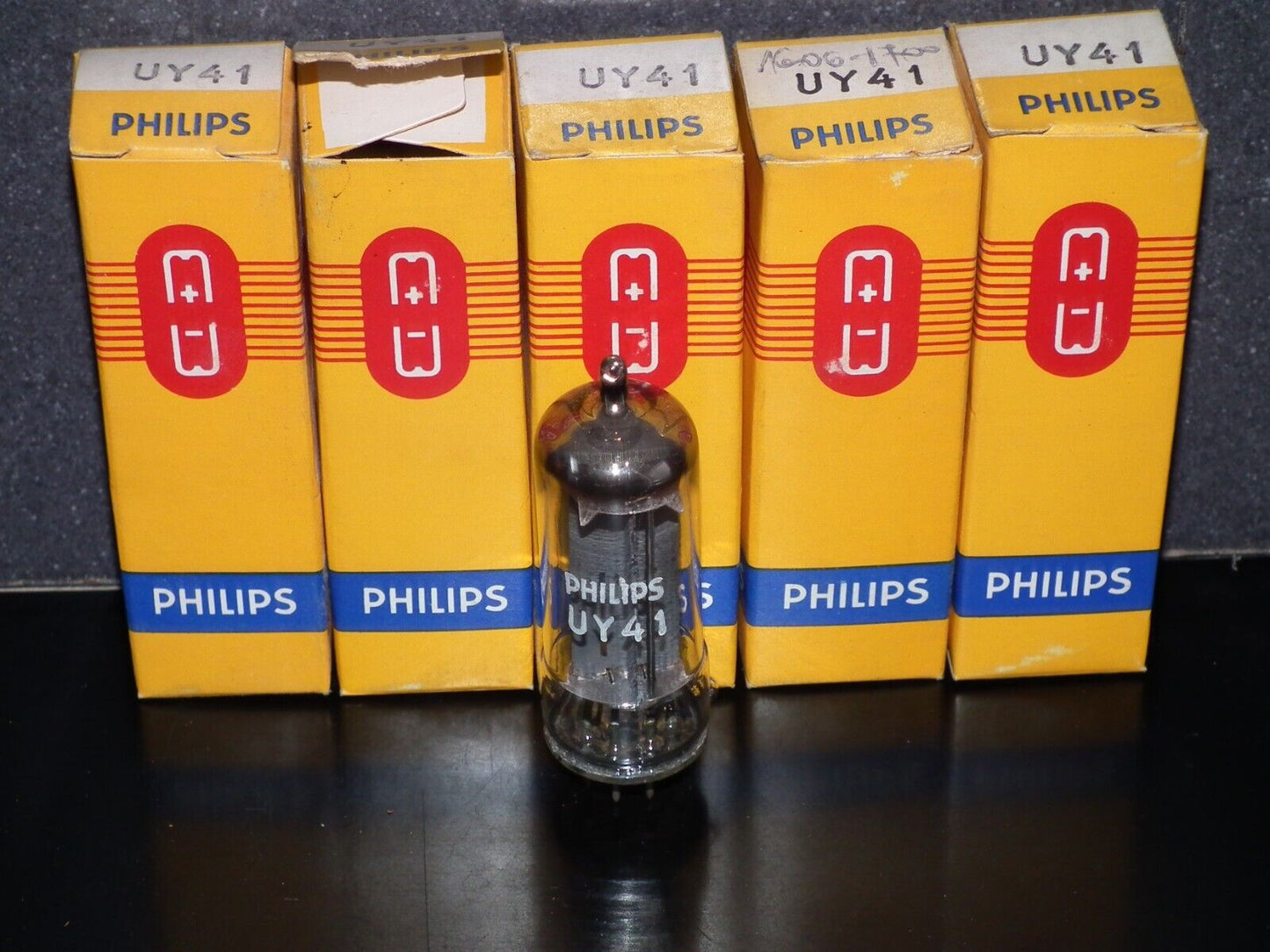UY41 Philips NOS NIB