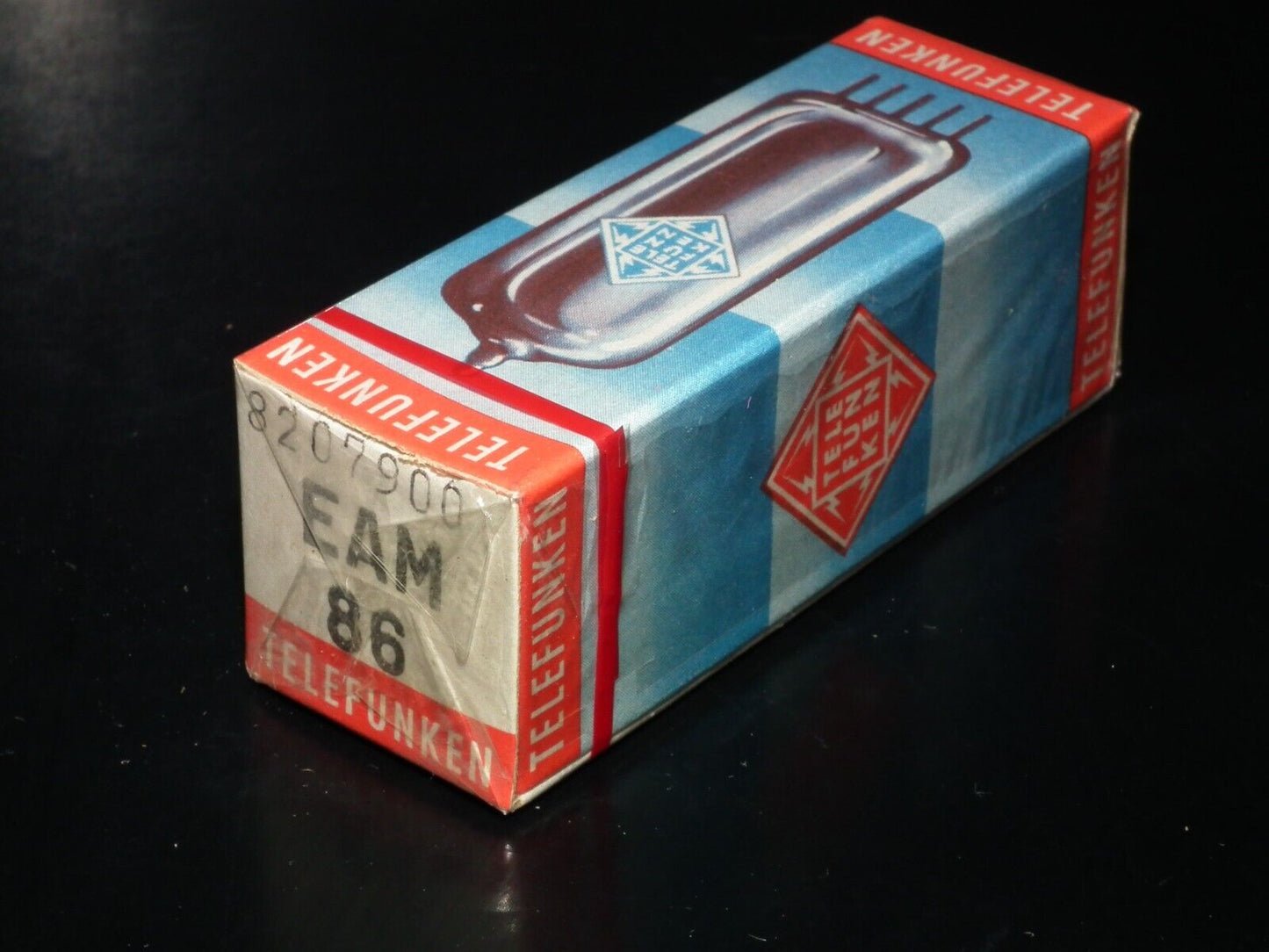 One (1 pcs) EAM86 Telefunken diamond bottom 6GX8 NOS NIB Sealed Boxes