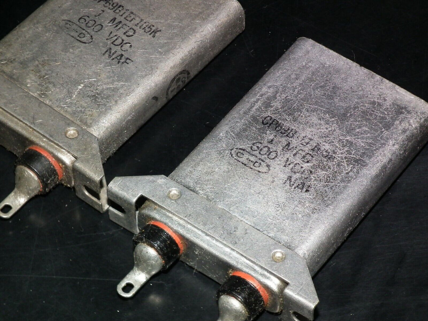 Two (2 pcs) NOS vintage PIO Capacitors 1u 600V Aerovox CP69B1EF105K