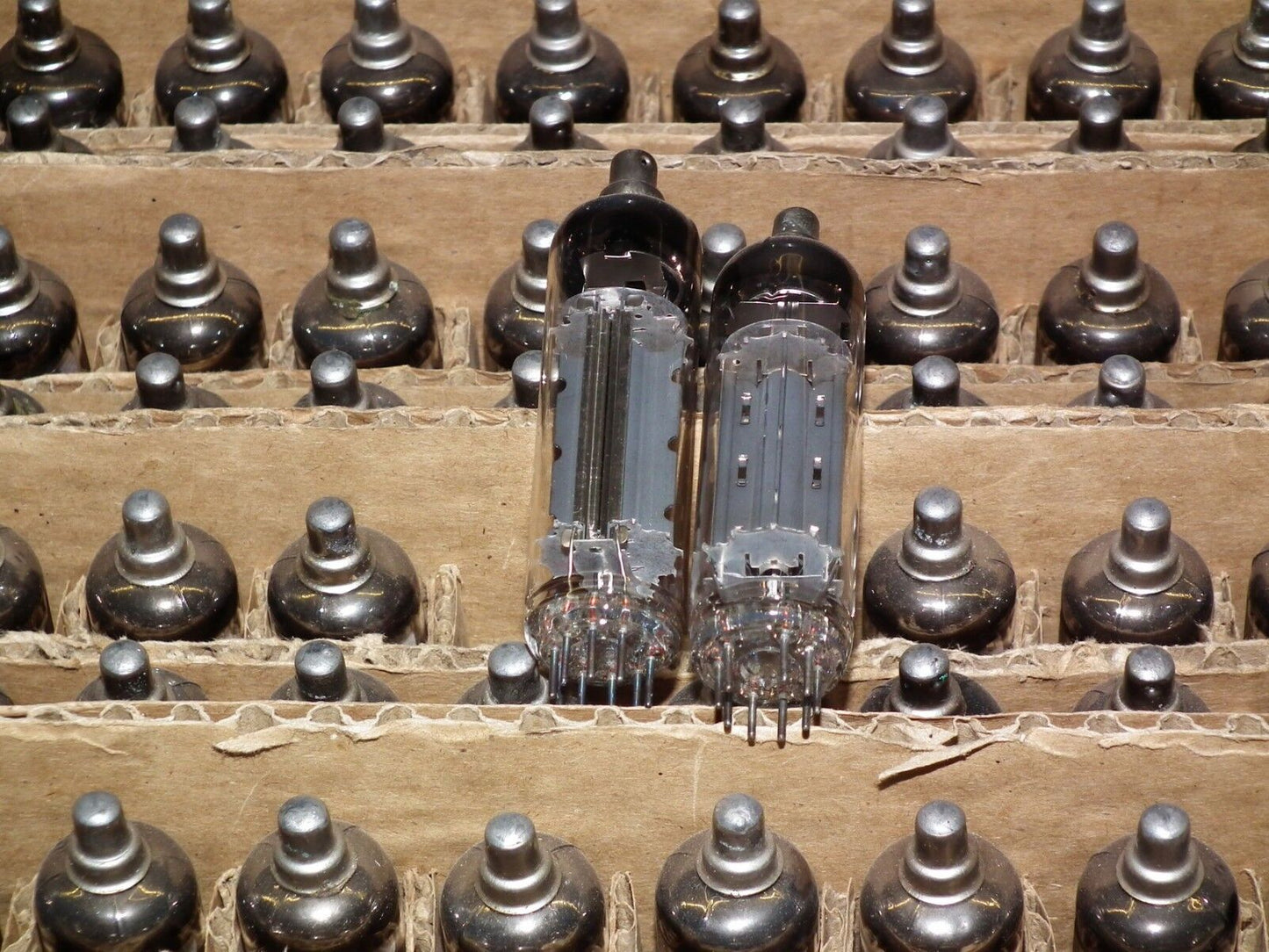 100 pcs EY88 6AL3 EI Yugoslavia - Philips NOS in original service packaging box