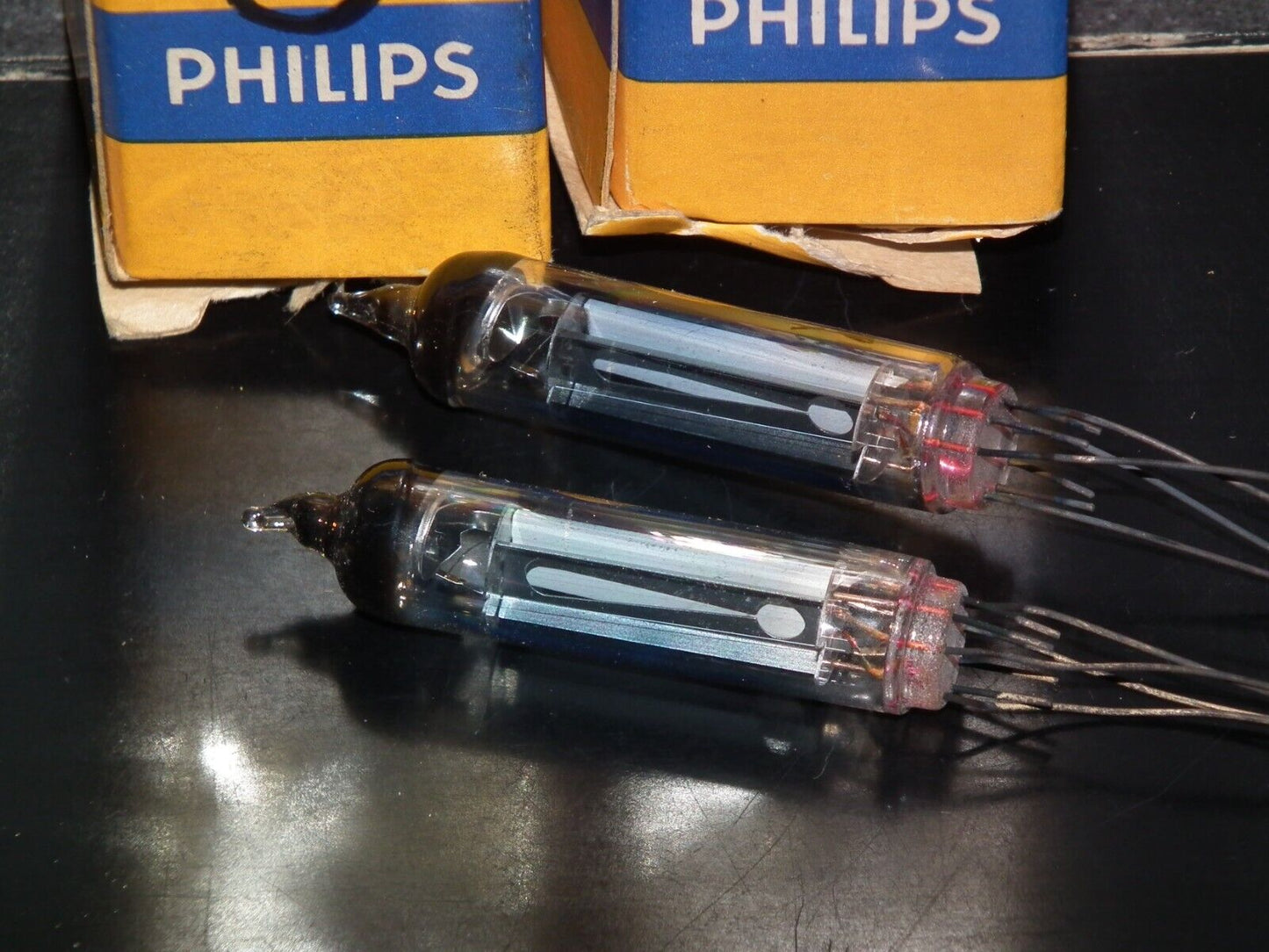 One (1 pcs) PHILIPS DM70 NOS NIB Tube Tuning Indicator Magic Eye DM 70