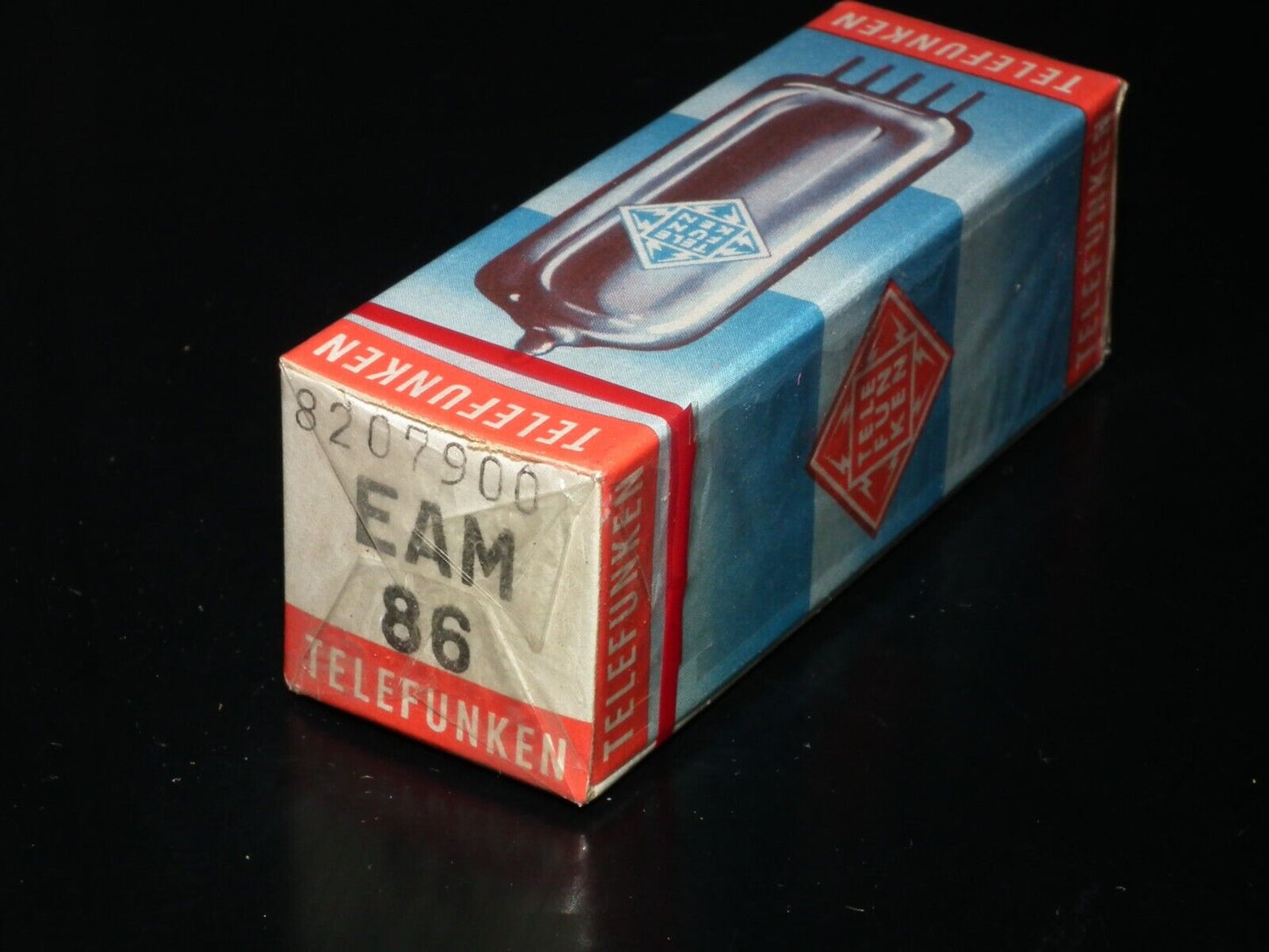One (1 pcs) EAM86 Telefunken diamond bottom 6GX8 NOS NIB Sealed Boxes