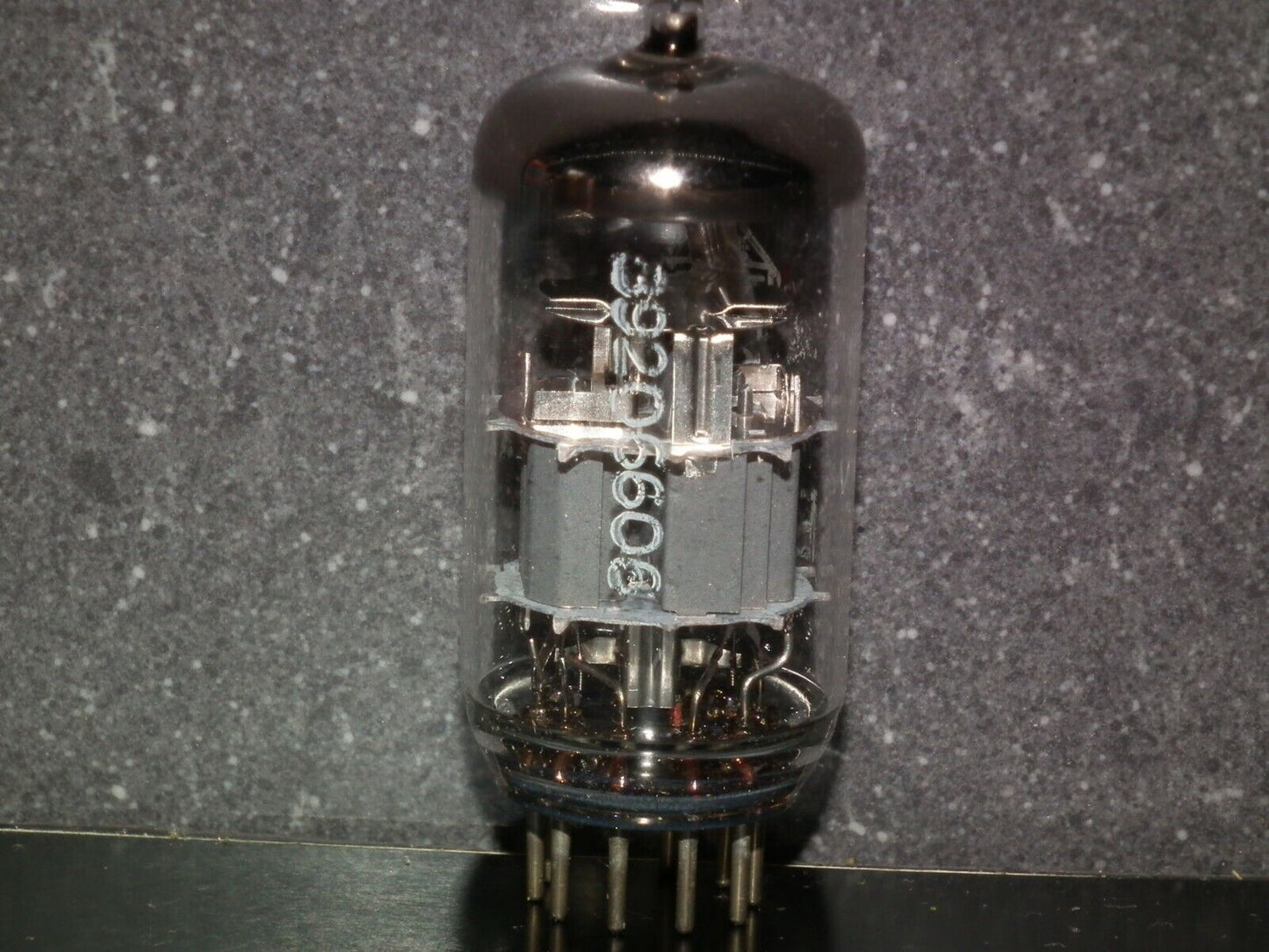 ECC88 Telefunken 6DJ8 NOS NIB balanced sections, low noise, diamond bottom