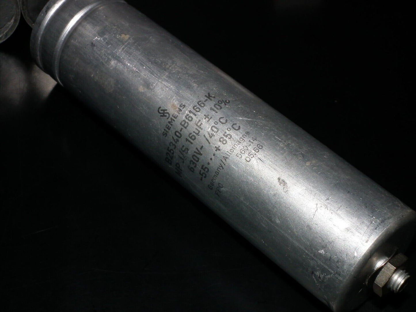 One NOS vintage Siemens PIO capacitors 16uF 630V Klangfilm, glass end seal 60s