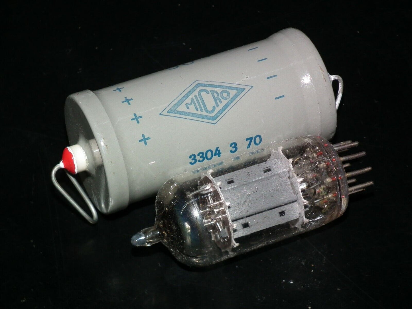 One vintage electrolytic capacitor 100u 50V 100mfd MICRO France 60s