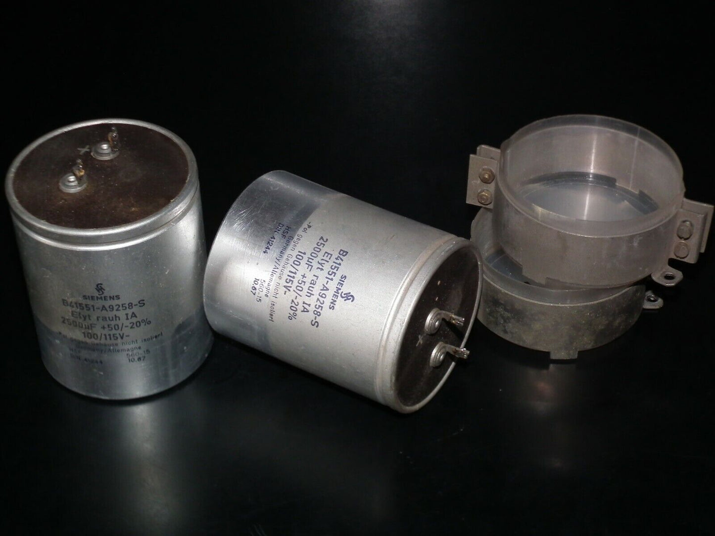Two vintage Siemens electrolytic capacitors 2500uF / 115V Klangfilm October 1967