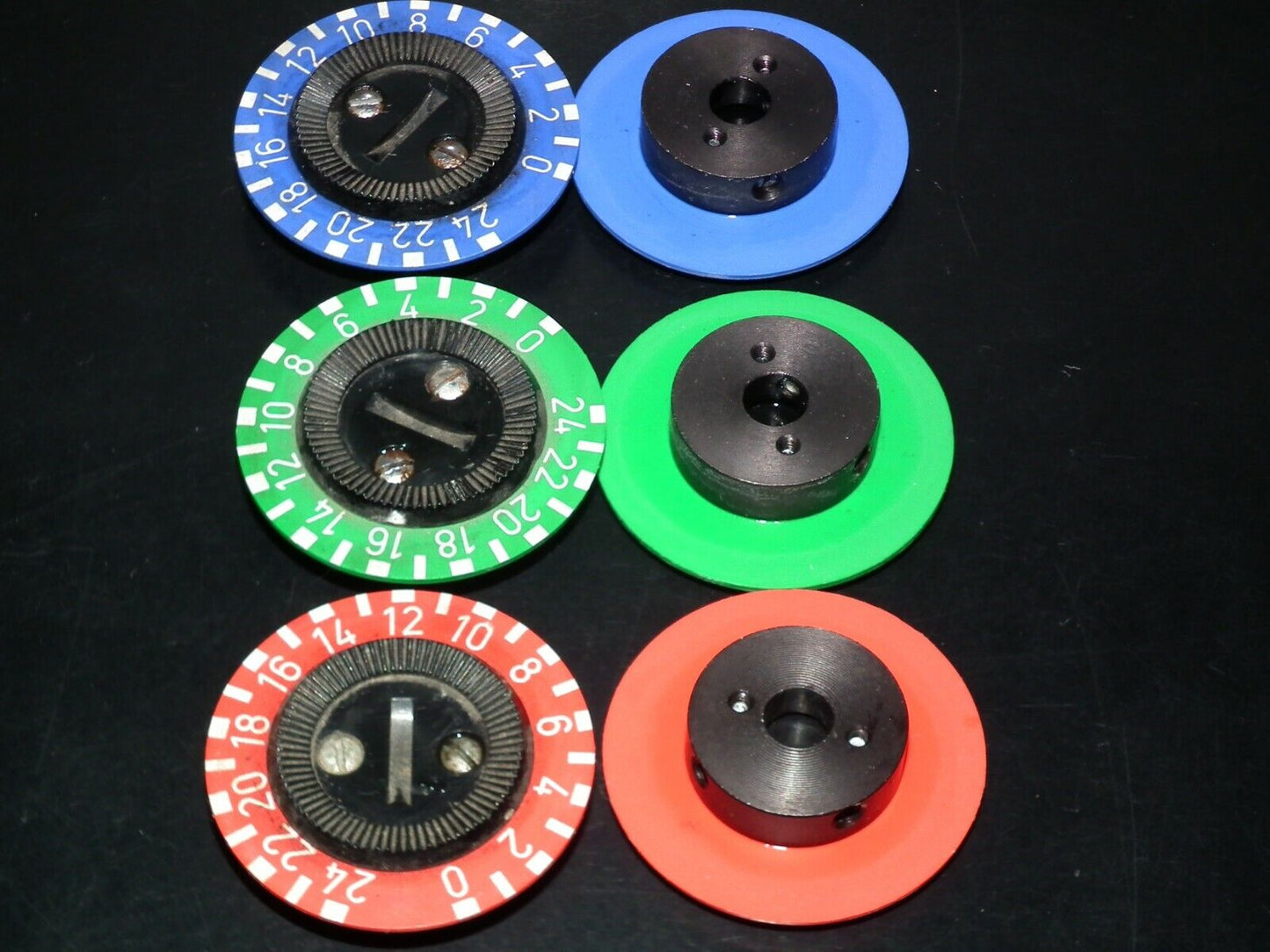 One (1 pcs) Vintage KNOB for 6mm shaft 0-24 Red Green Blue